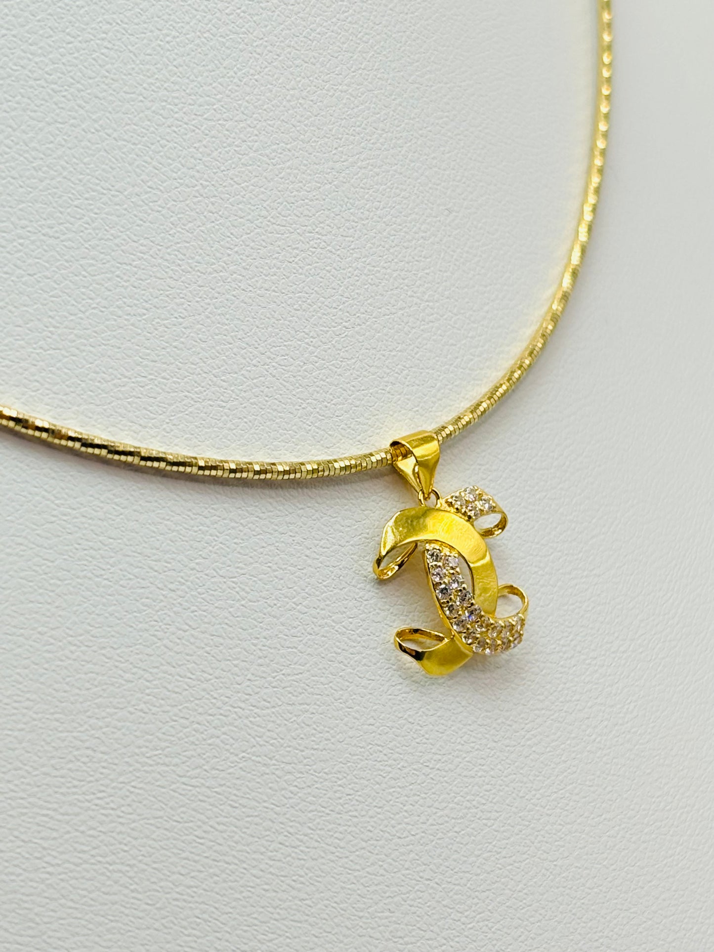 18K Gold Omega Chain with Pendant Set