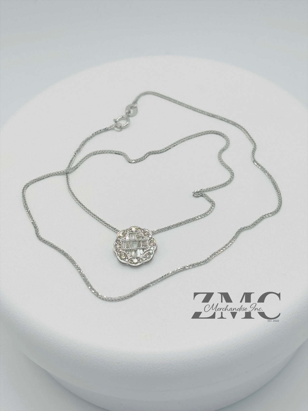 18K White Gold Circle Necklace