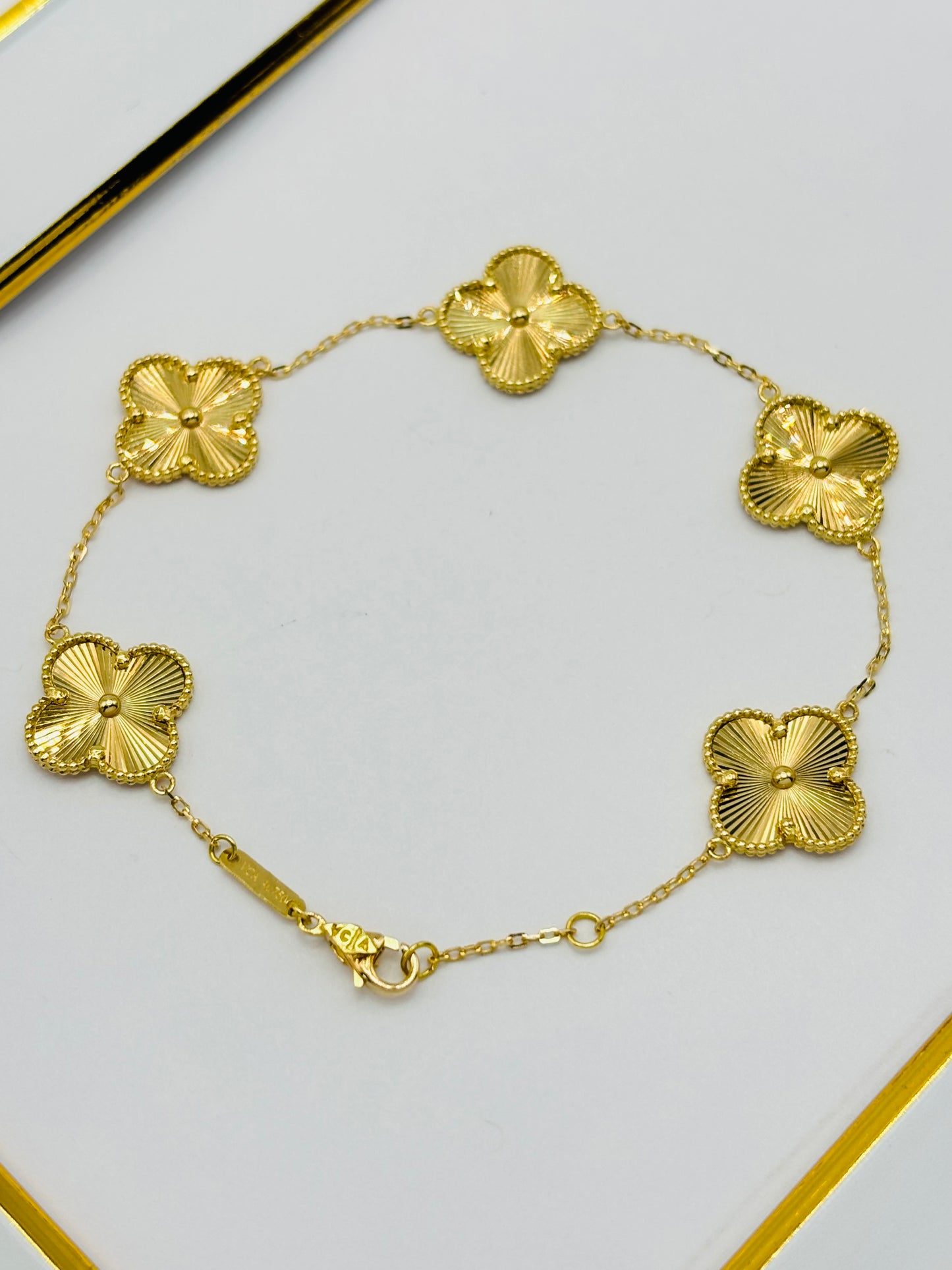 18K Gold 5 Clover Bracelet 15mm