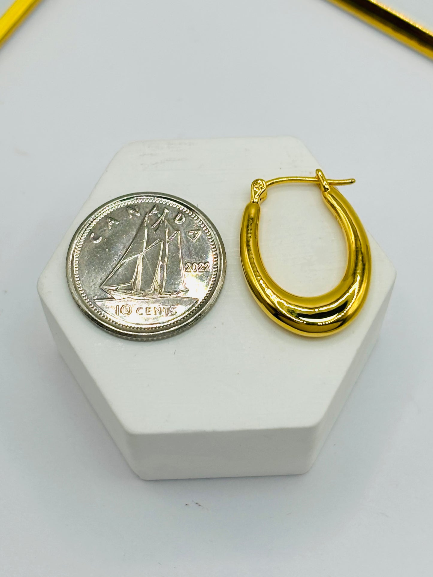 18K Gold Plain Oval Loop Earrings (Electroform)