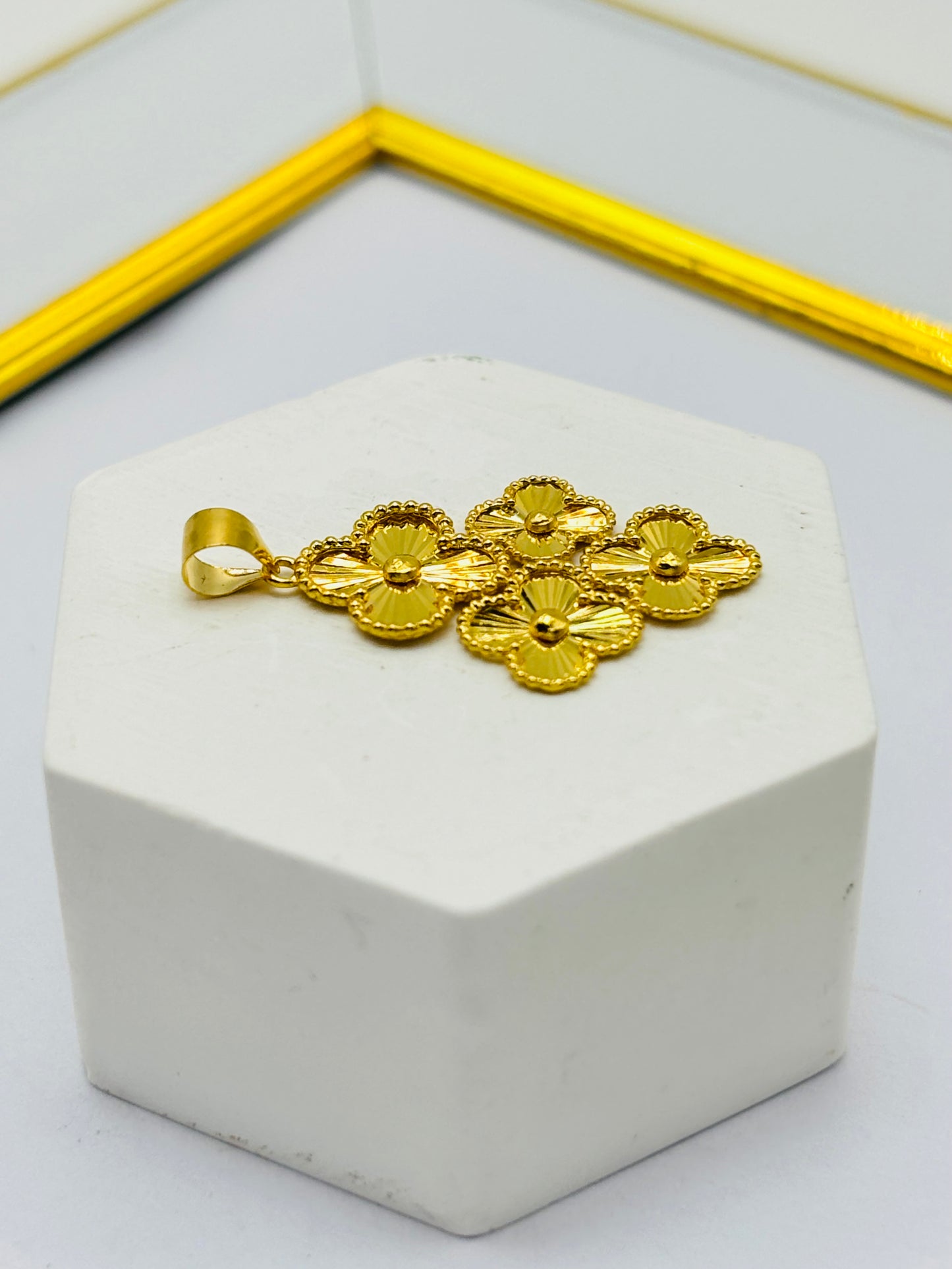 18K Gold 4 Clover Pendant