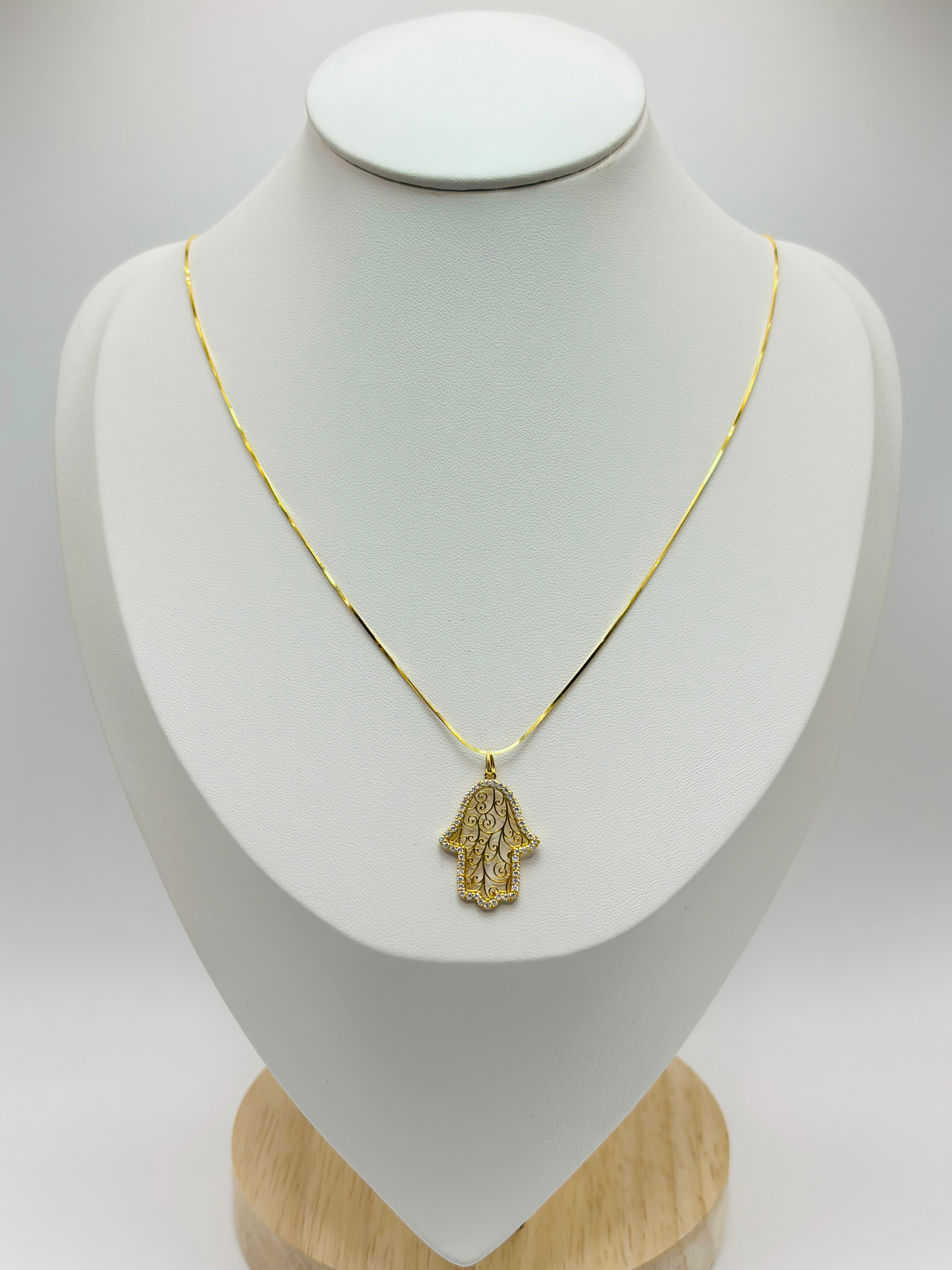 18K Gold Lucky Hamsa Moissanite Diamond Necklace