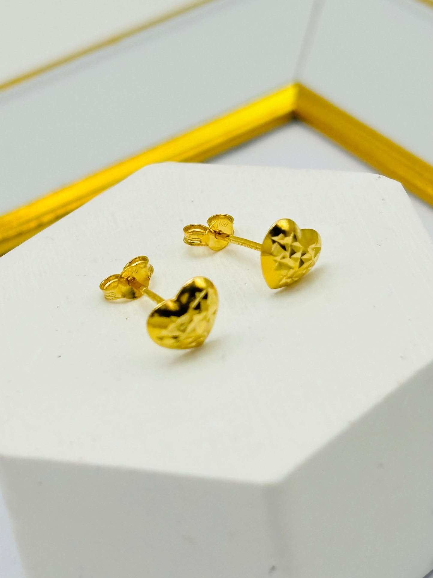 18K Gold Diamond Cut Small Heart Earrings