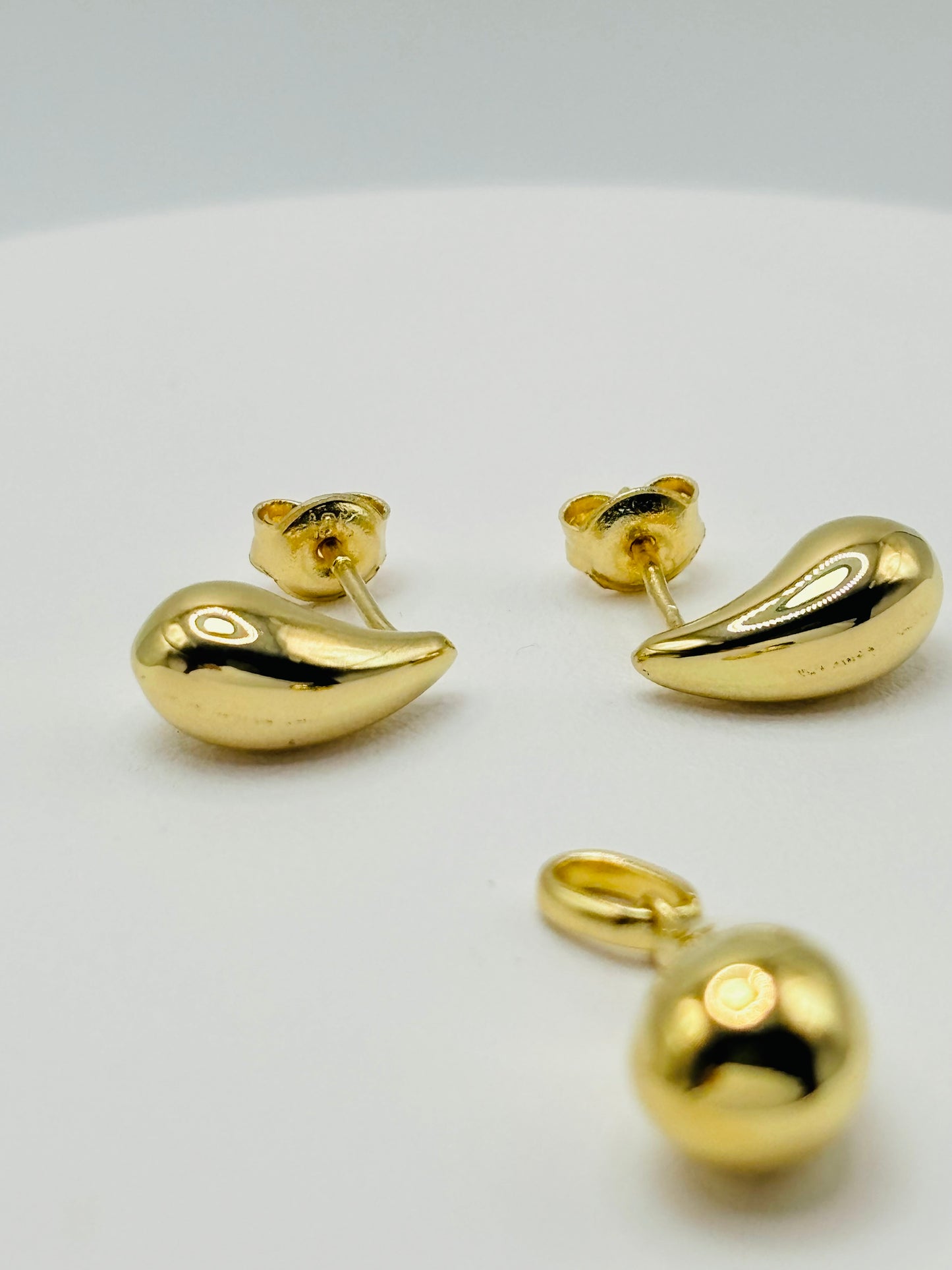 18K Gold Teardrop Earrings and Pendant Set