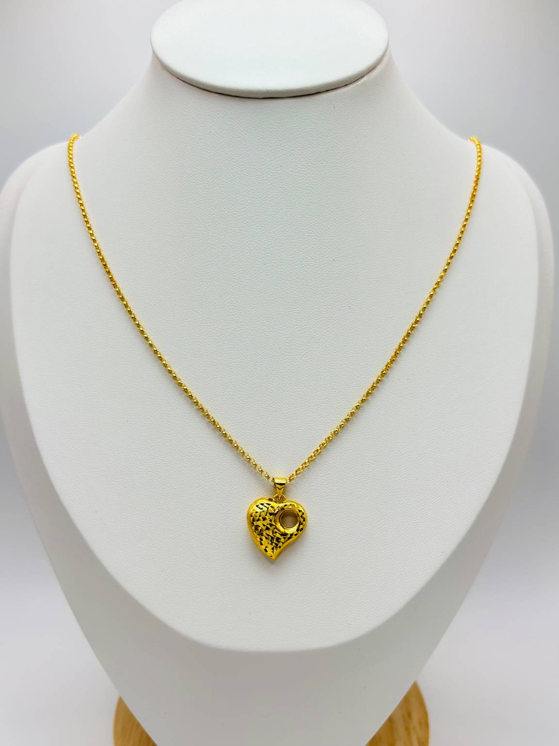 18K Gold Tauco with Diamond Cut Heart Set