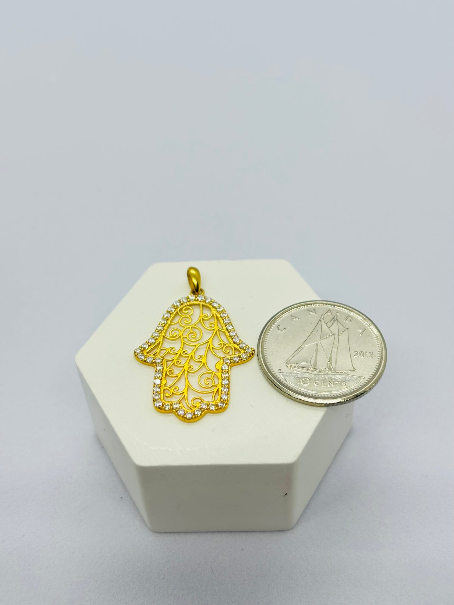 18K Gold Hamsa Moissanite Diamond Pendant