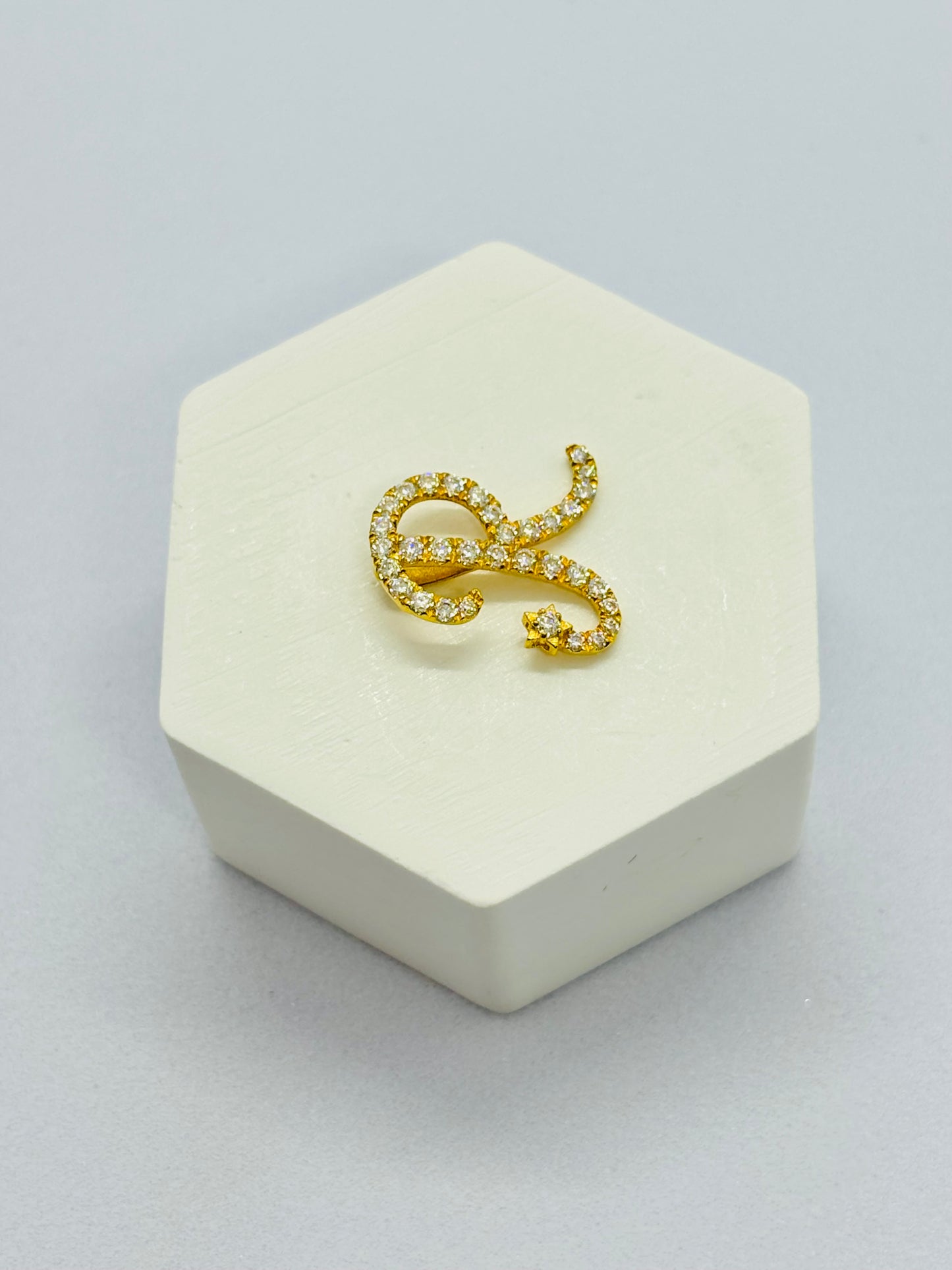 18K Gold Initial Moissanite Diamond Letter R Pendant