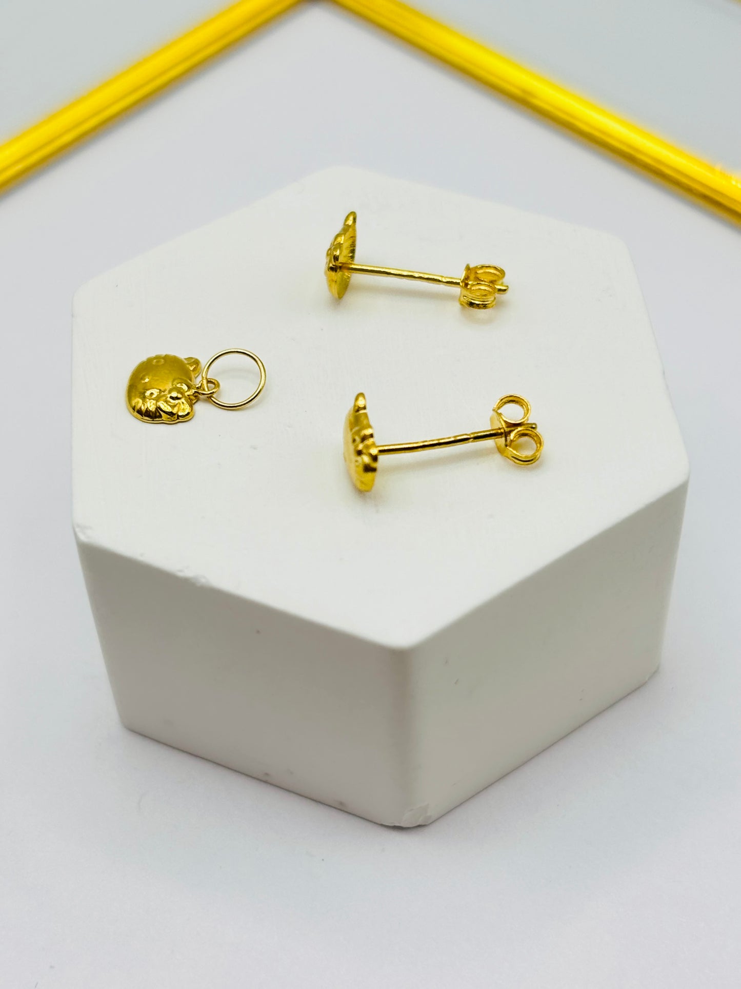 18K Gold HK Earrings and Pendant Set Kids