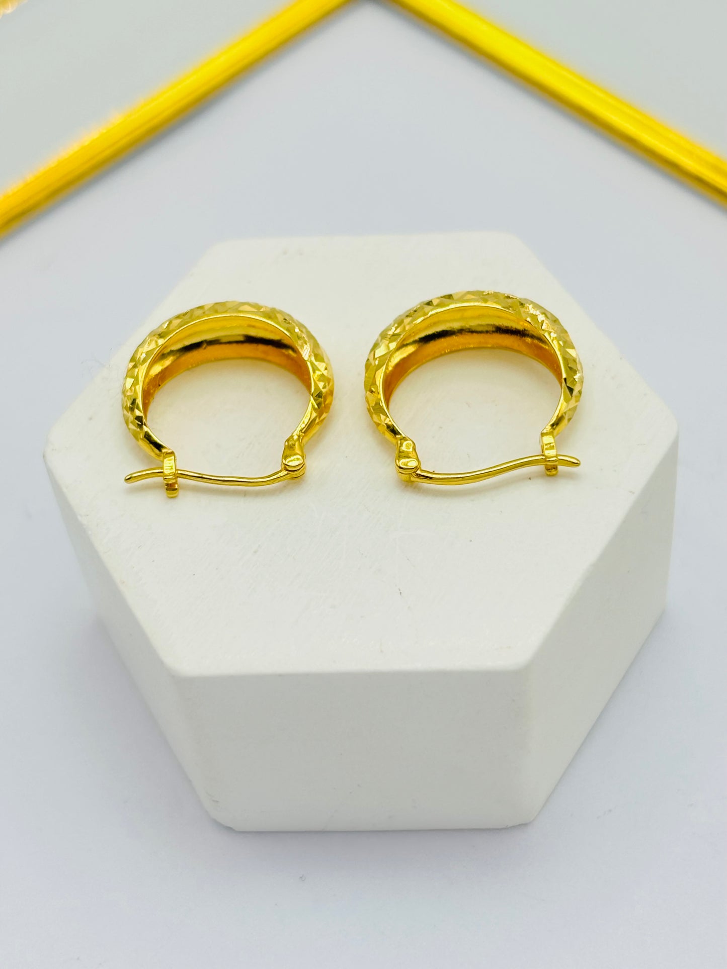 18K Gold Diamond Cut Loop Earrings