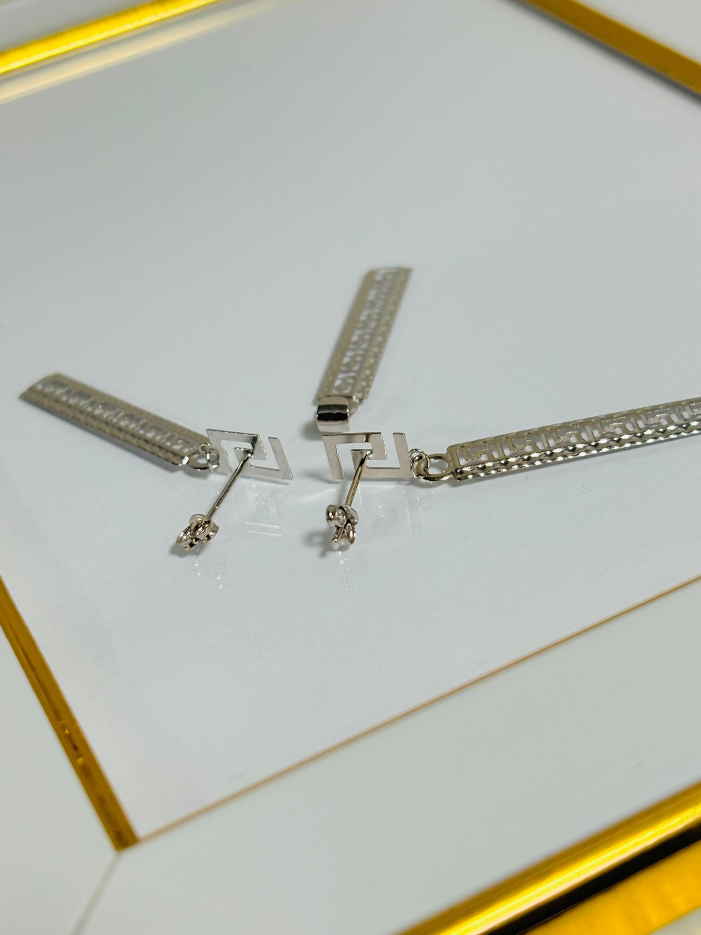 18k White Gold Earrings and Pendant Set