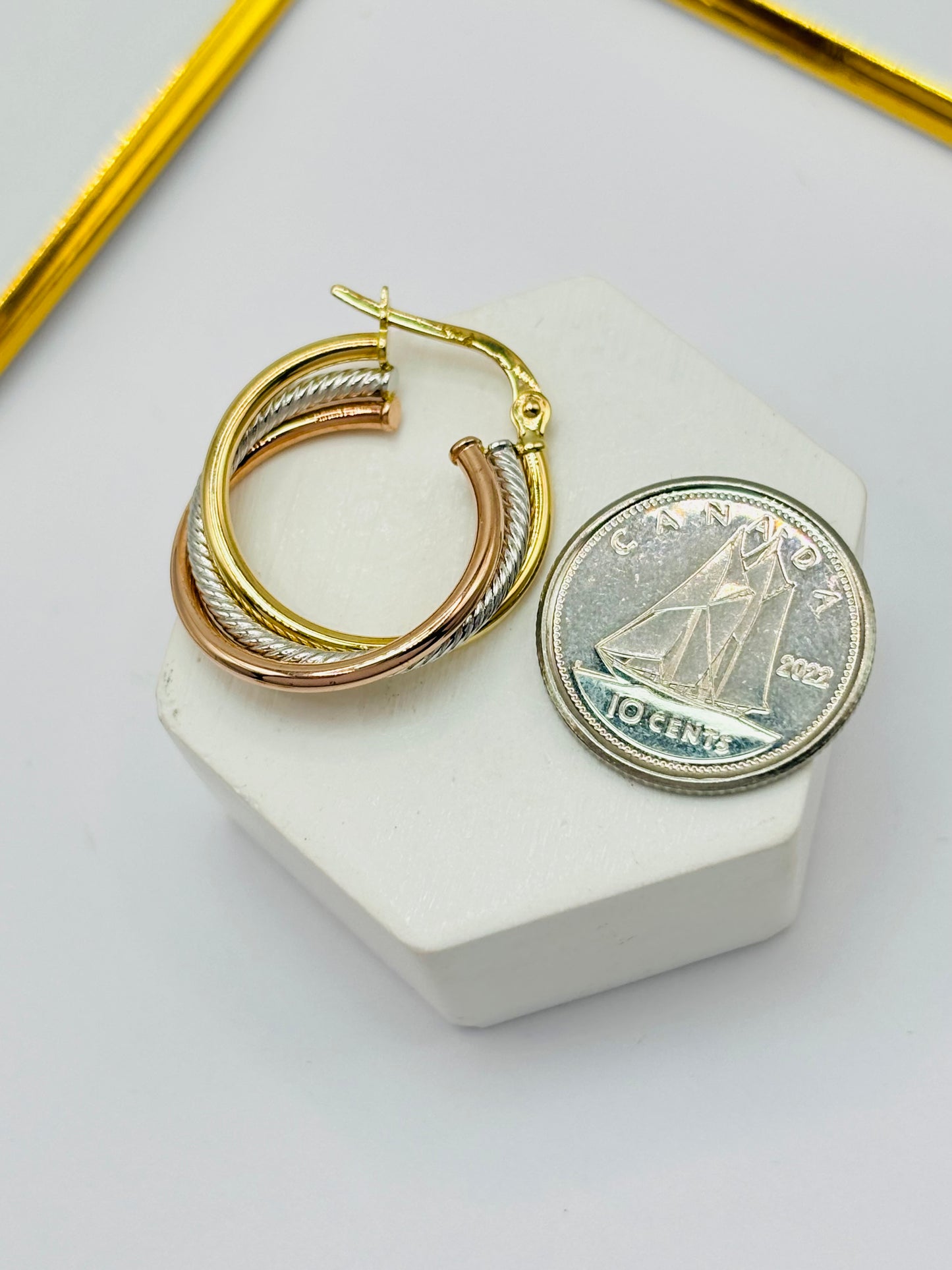 K18 Japan Gold Tri-Color Loop Earrings