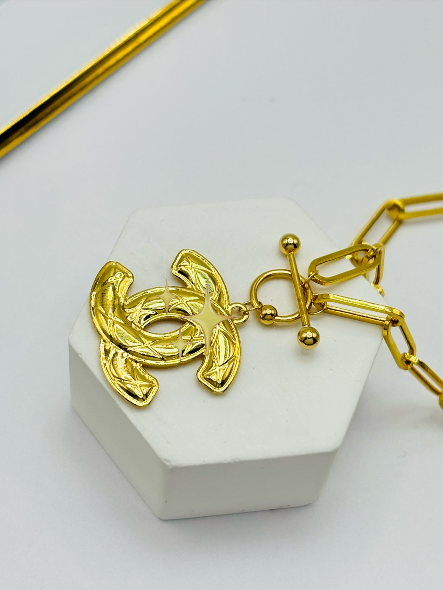 18K Gold Paperclip T-Lock Necklace