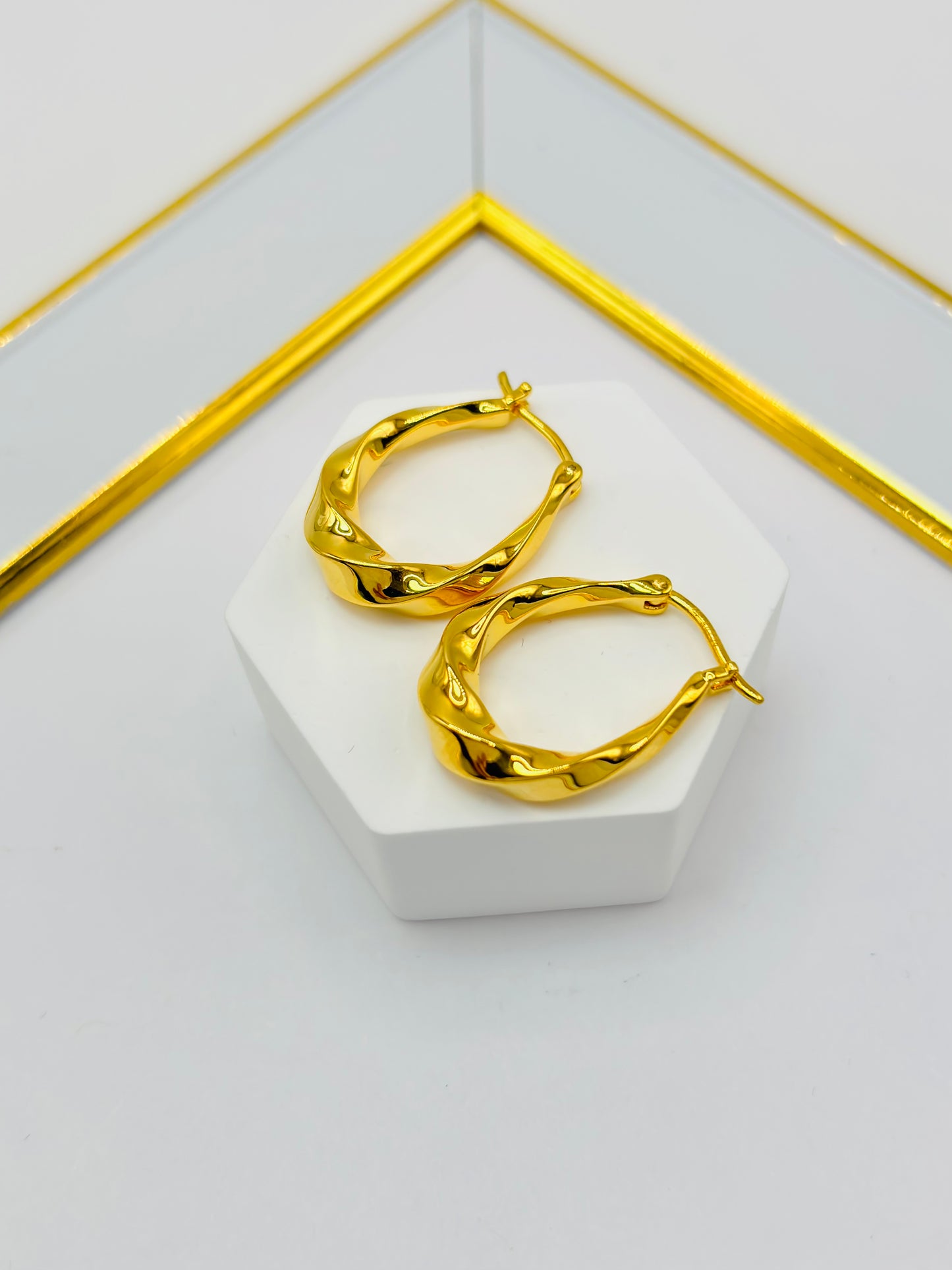 18K Gold Twisted Oval Loop Earrings (Electroform)