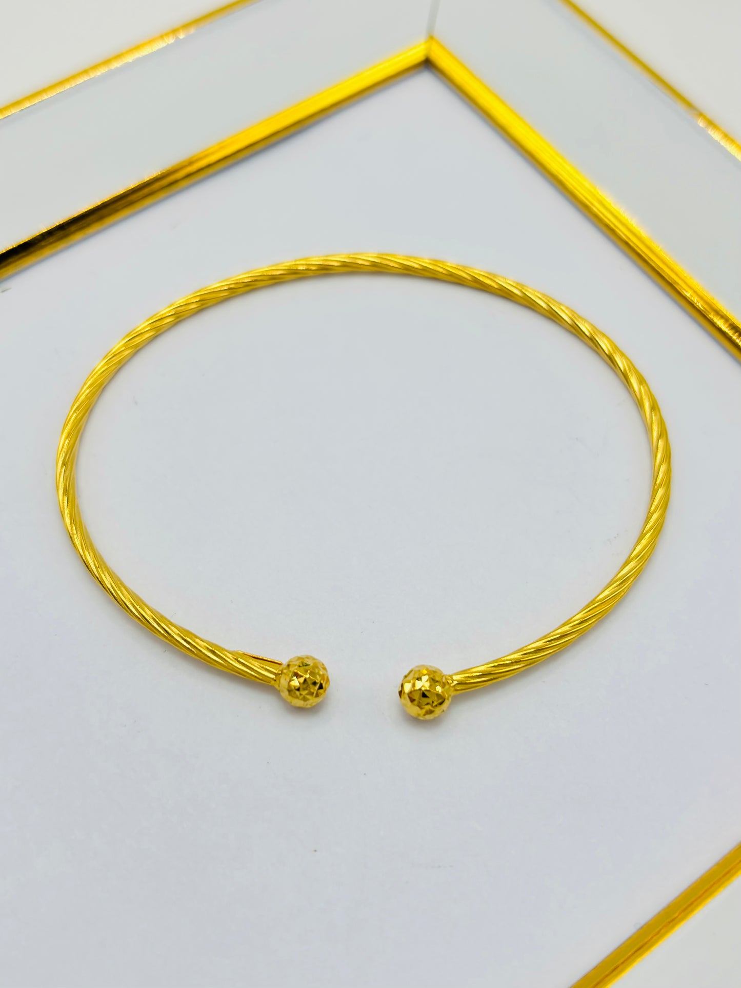18K Gold Twisted Ball Bangle