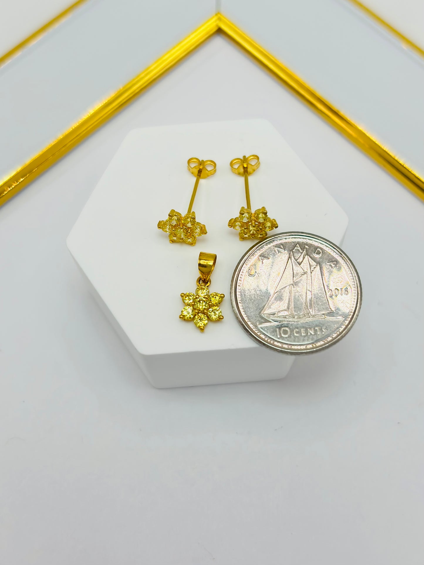 18K Gold Flower Stone Earrings and Pendant Set (Yellow)