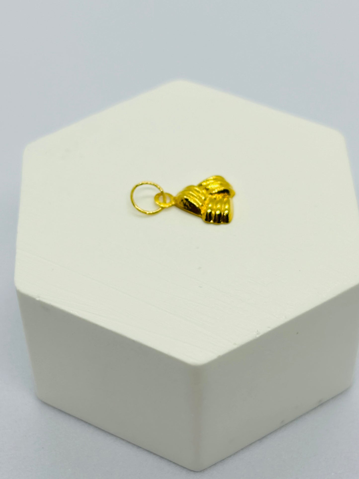 18K Gold Knot Pendant
