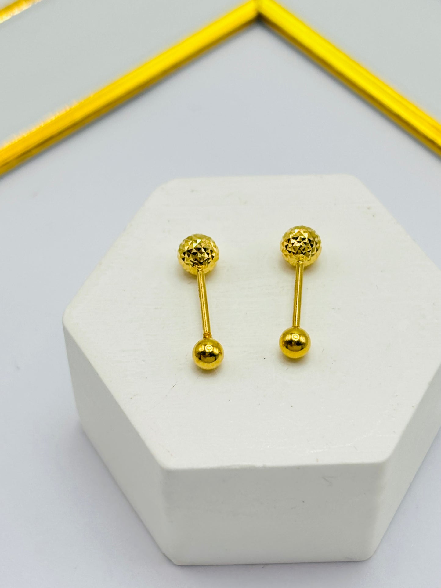 18K Gold Ball Diamond Cust Screw Earrings