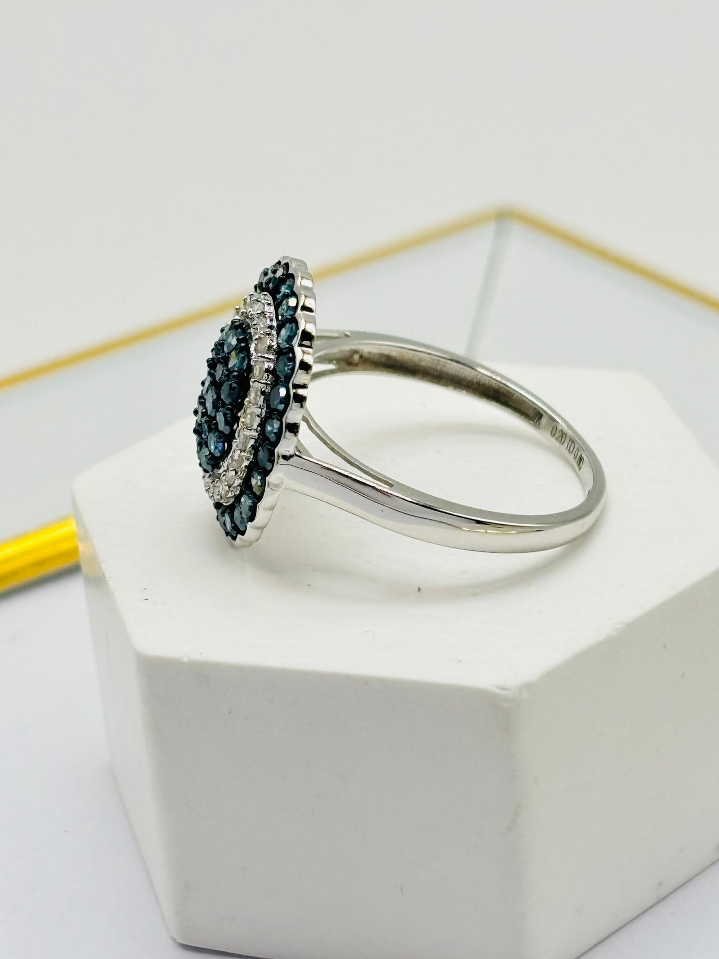 K18 Japan Gold Rare Blue and White Natural Diamond Ring 1.00 carat