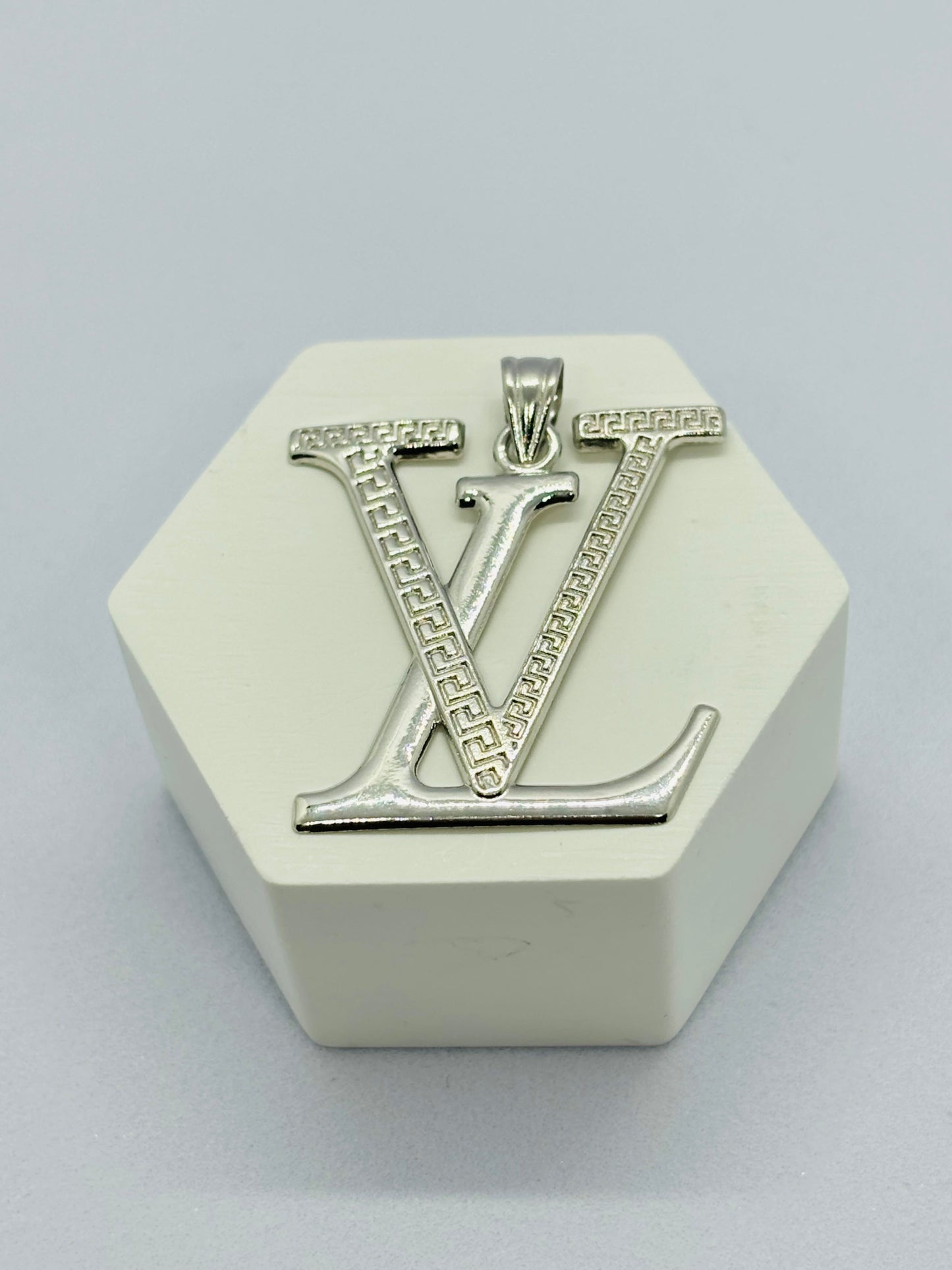 18K White Gold Pendant (Chain NOT Included)