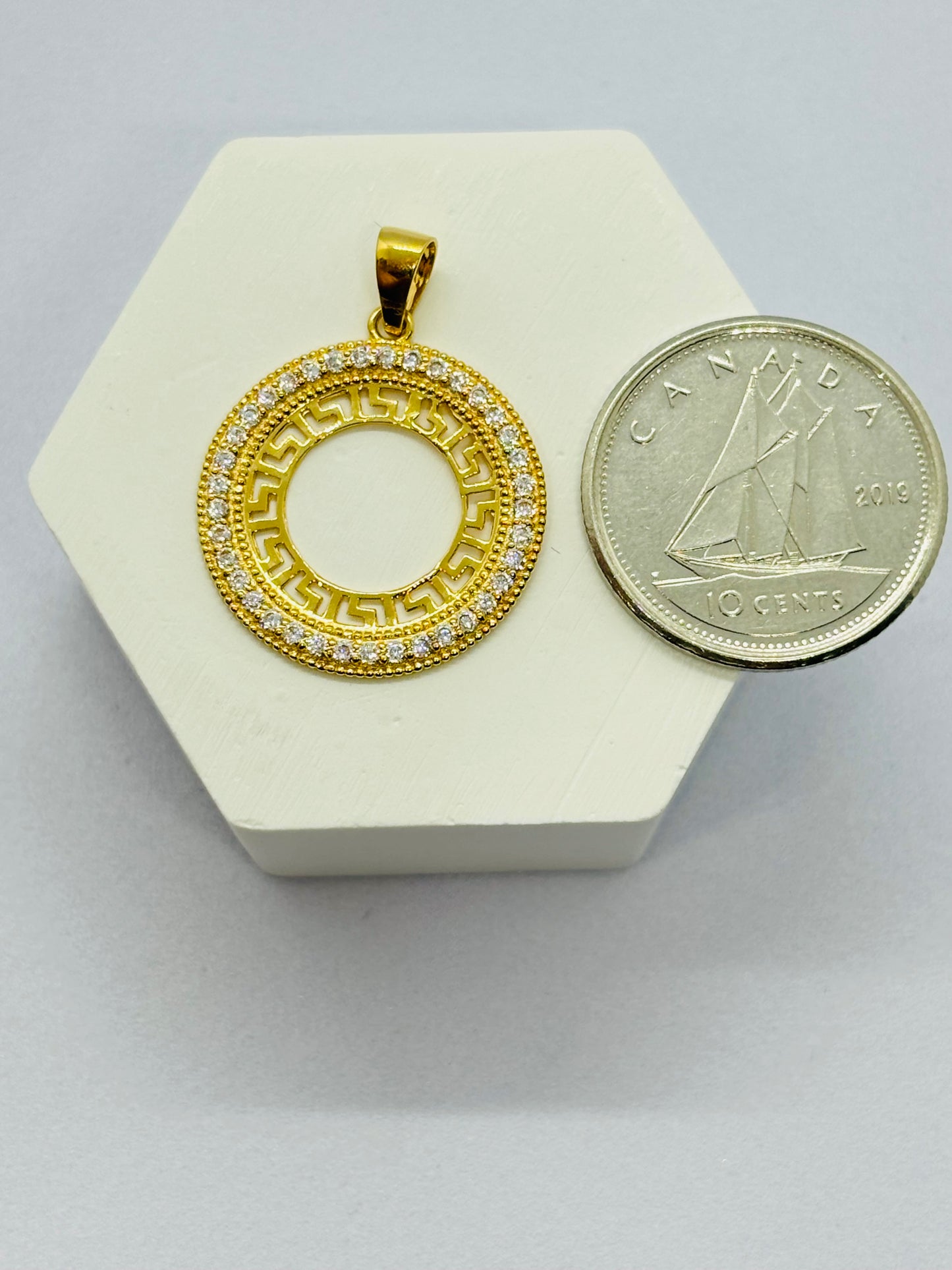 18K Gold Circle Pendant with Stone