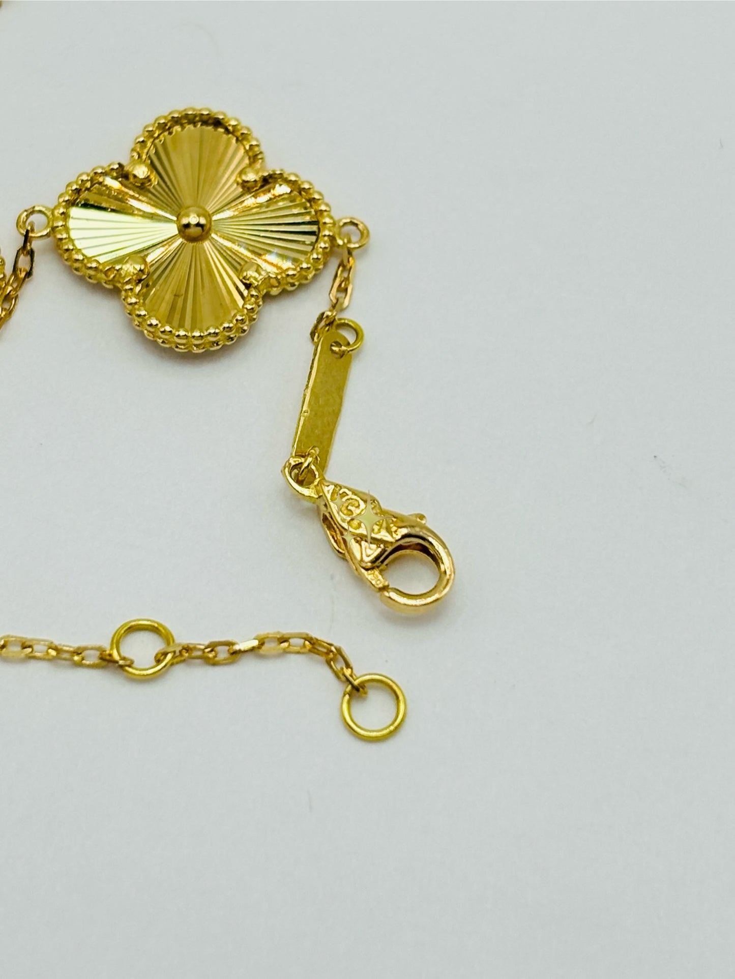 18K Gold 5 Clover Bracelet 15mm