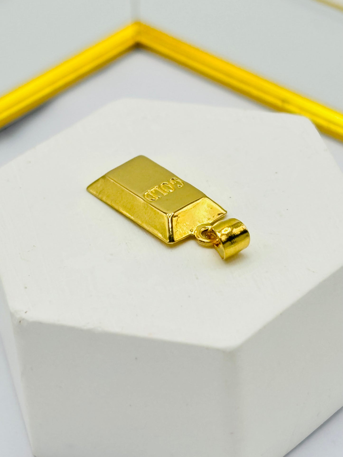 18K Gold Bar Pendant