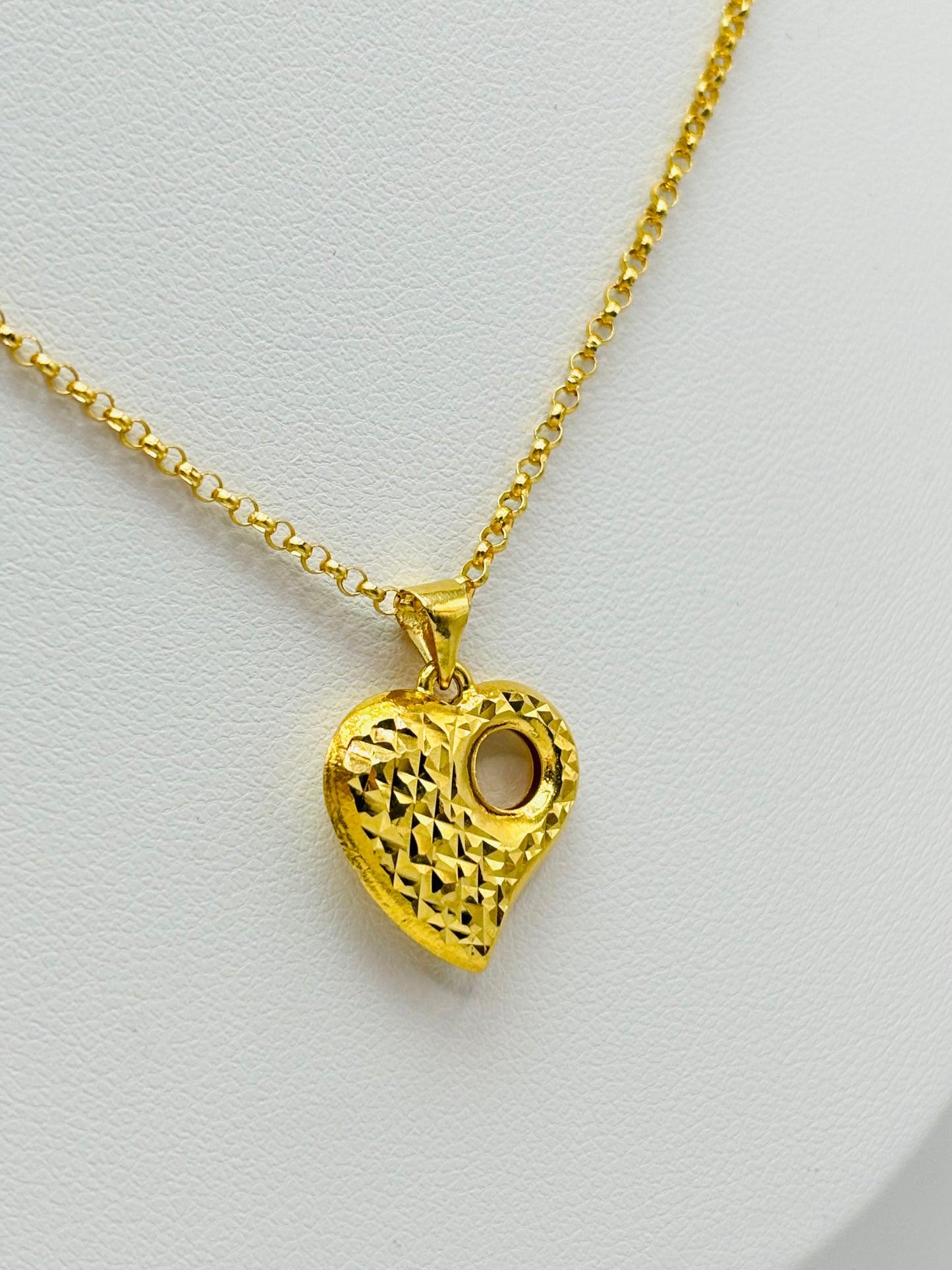 18K Gold Tauco with Diamond Cut Heart Set