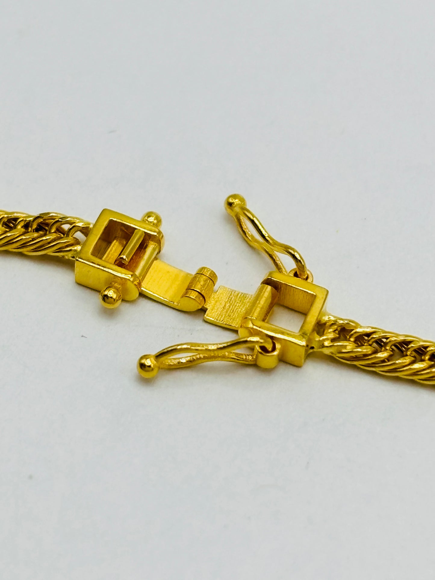 18K Gold Triple Lock Chain