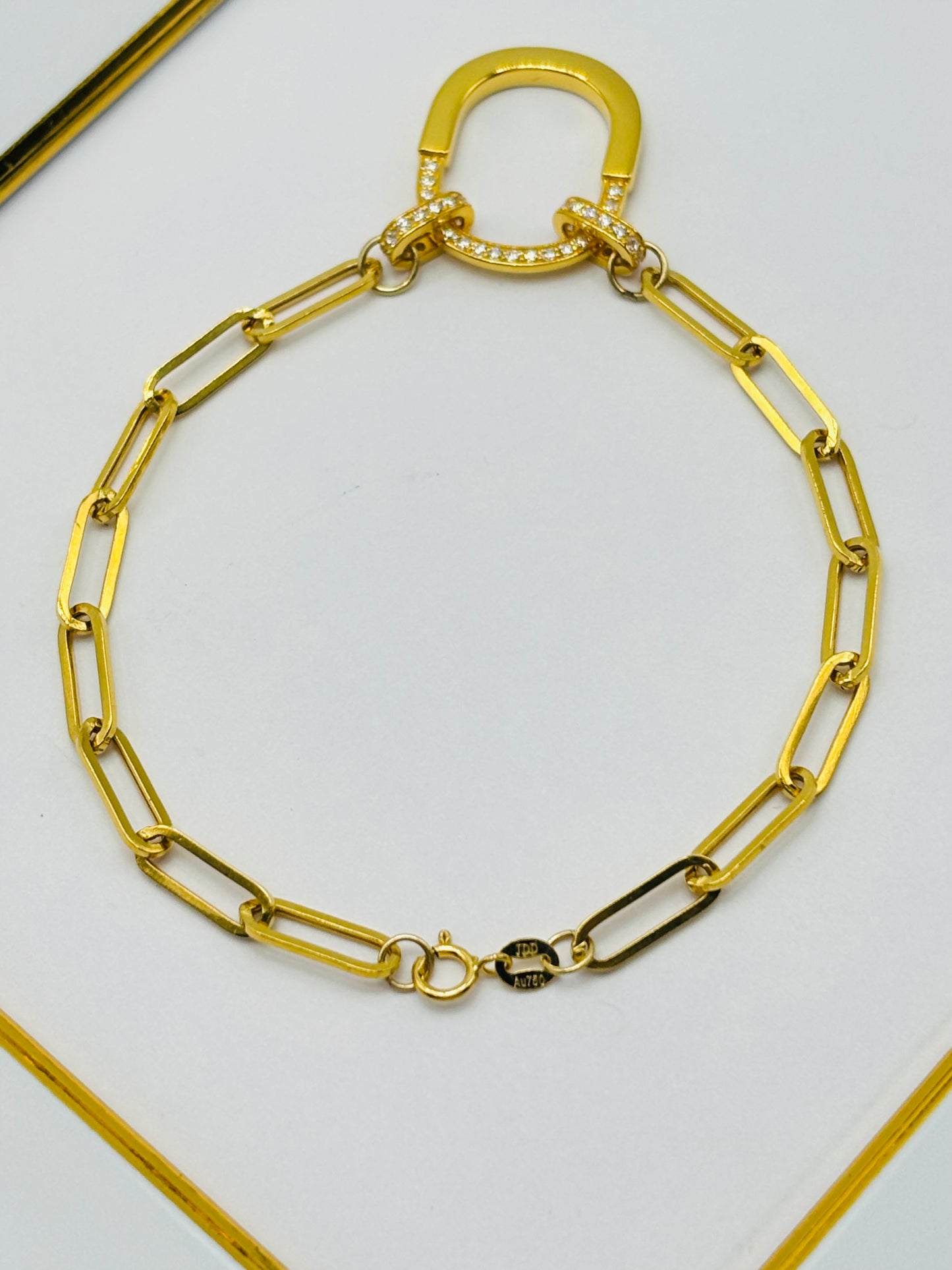 18K Gold Interlock Bracelet