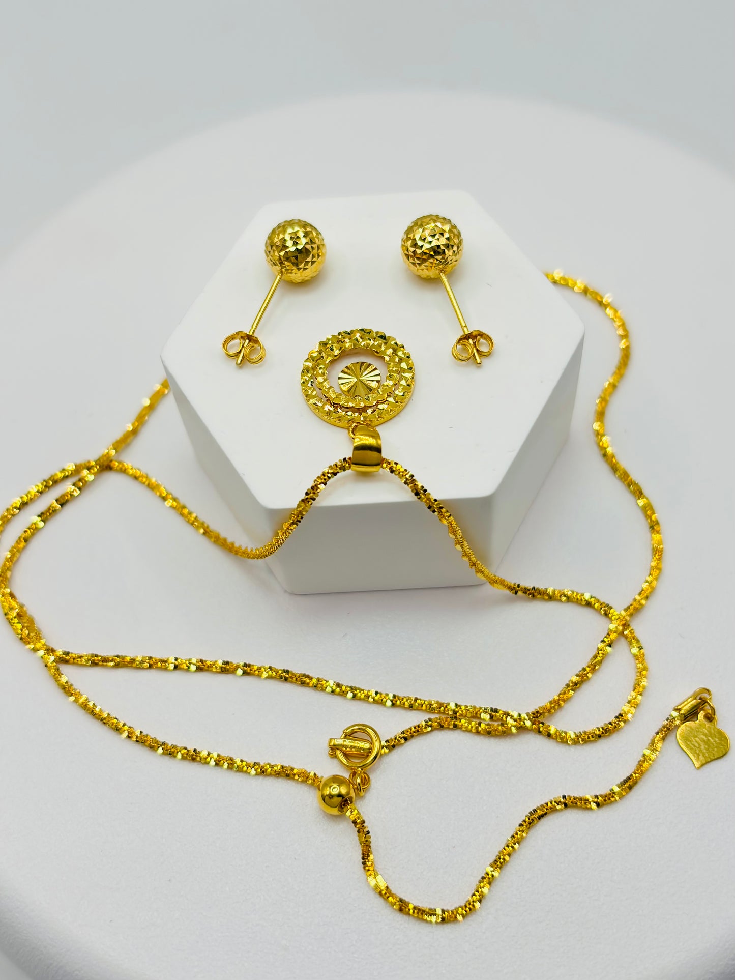 18K Gold Diamond Cut Earrings and Necklace Set