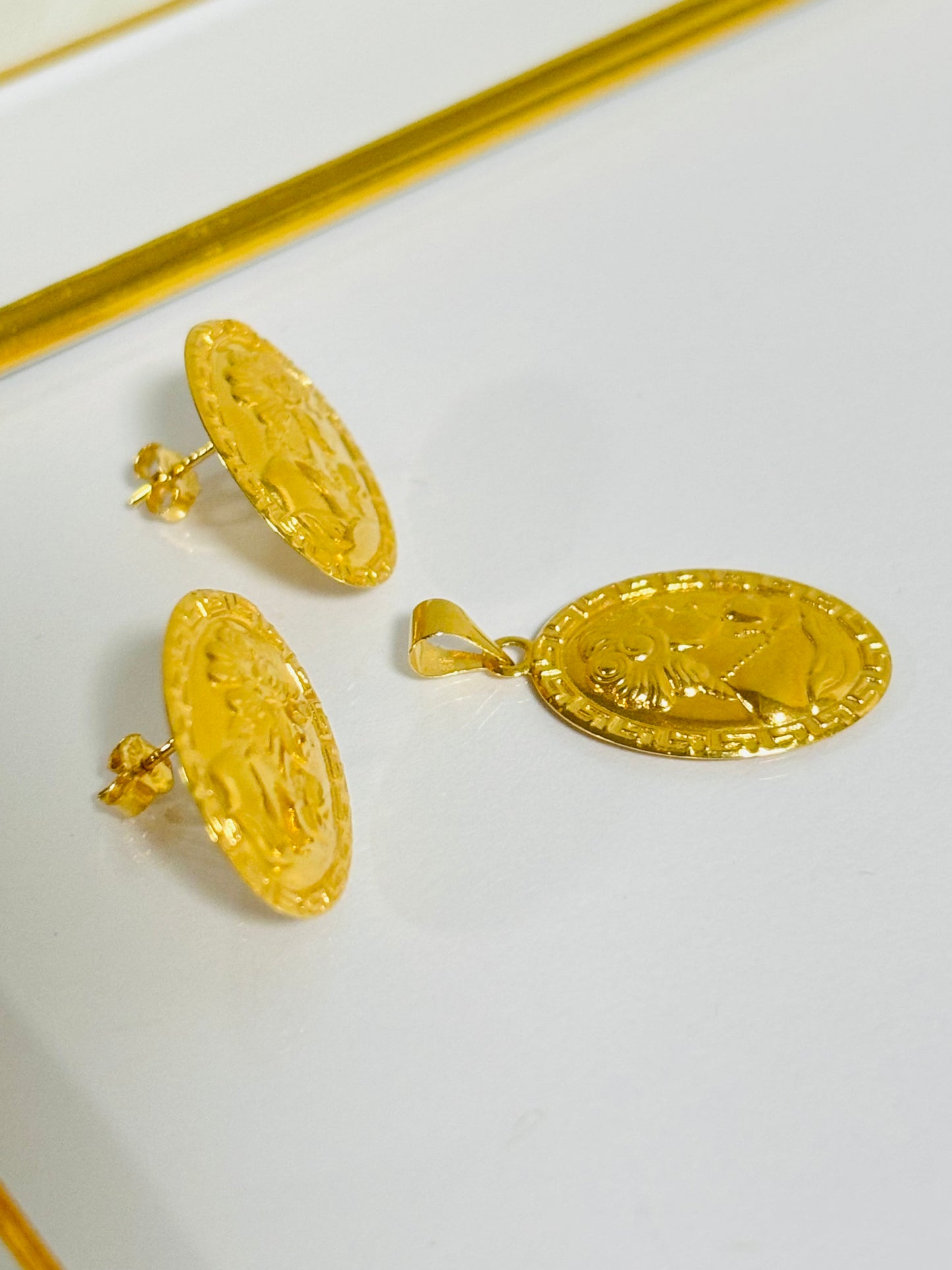 18K Gold Cameo Earrings and Pendant Set