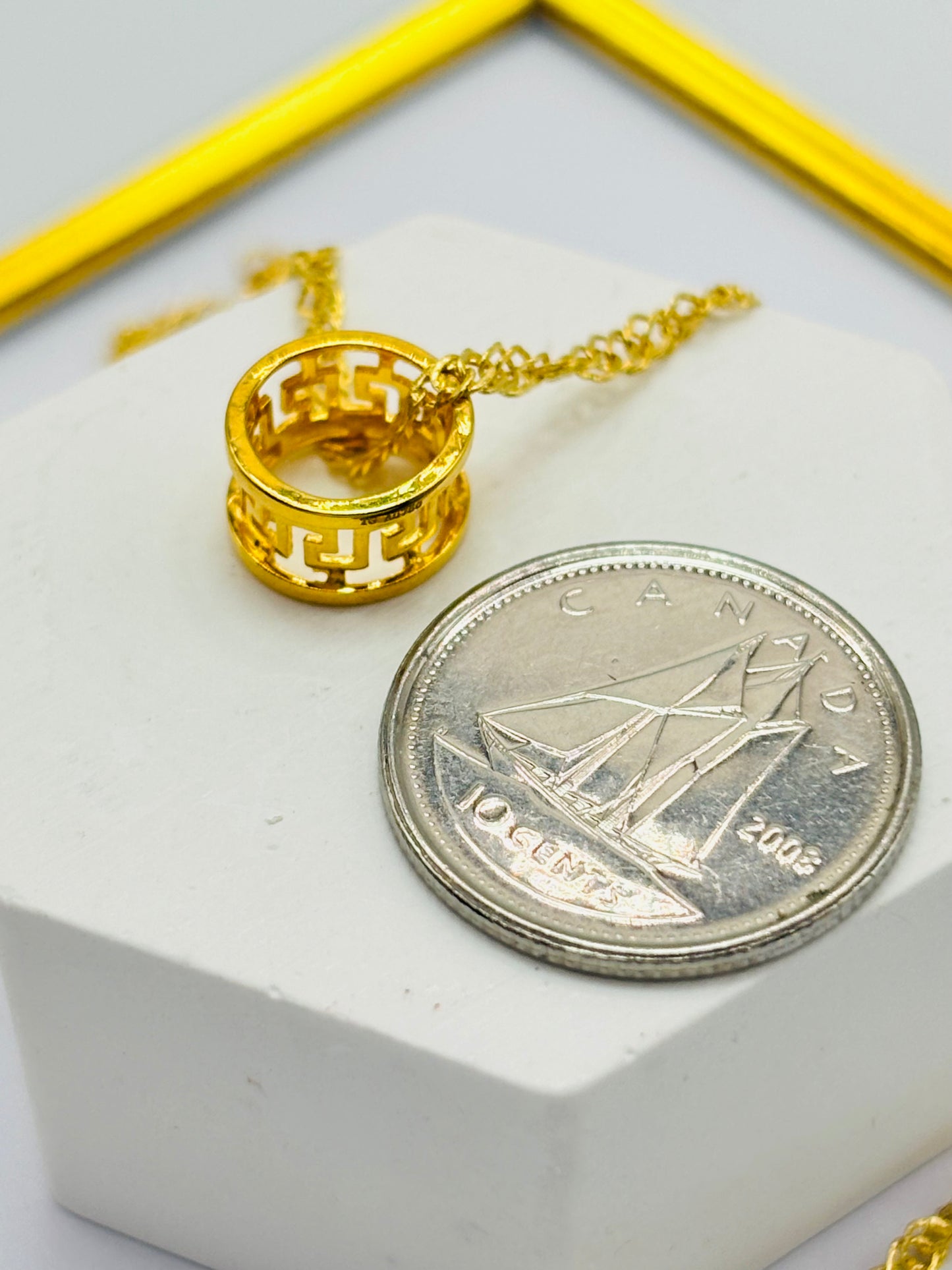 18K Gold Solid Barrel Necklace