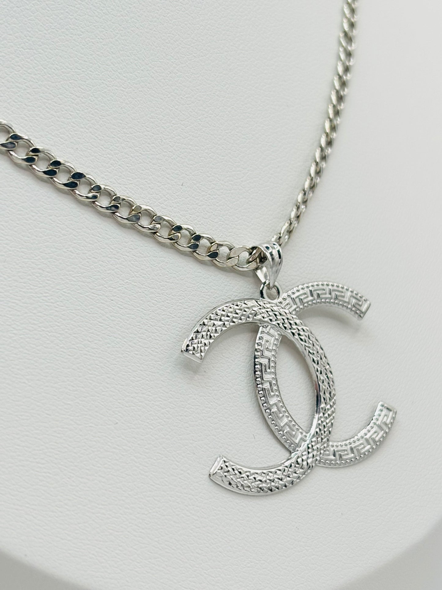 18K White Gold Chain with Pendant Set