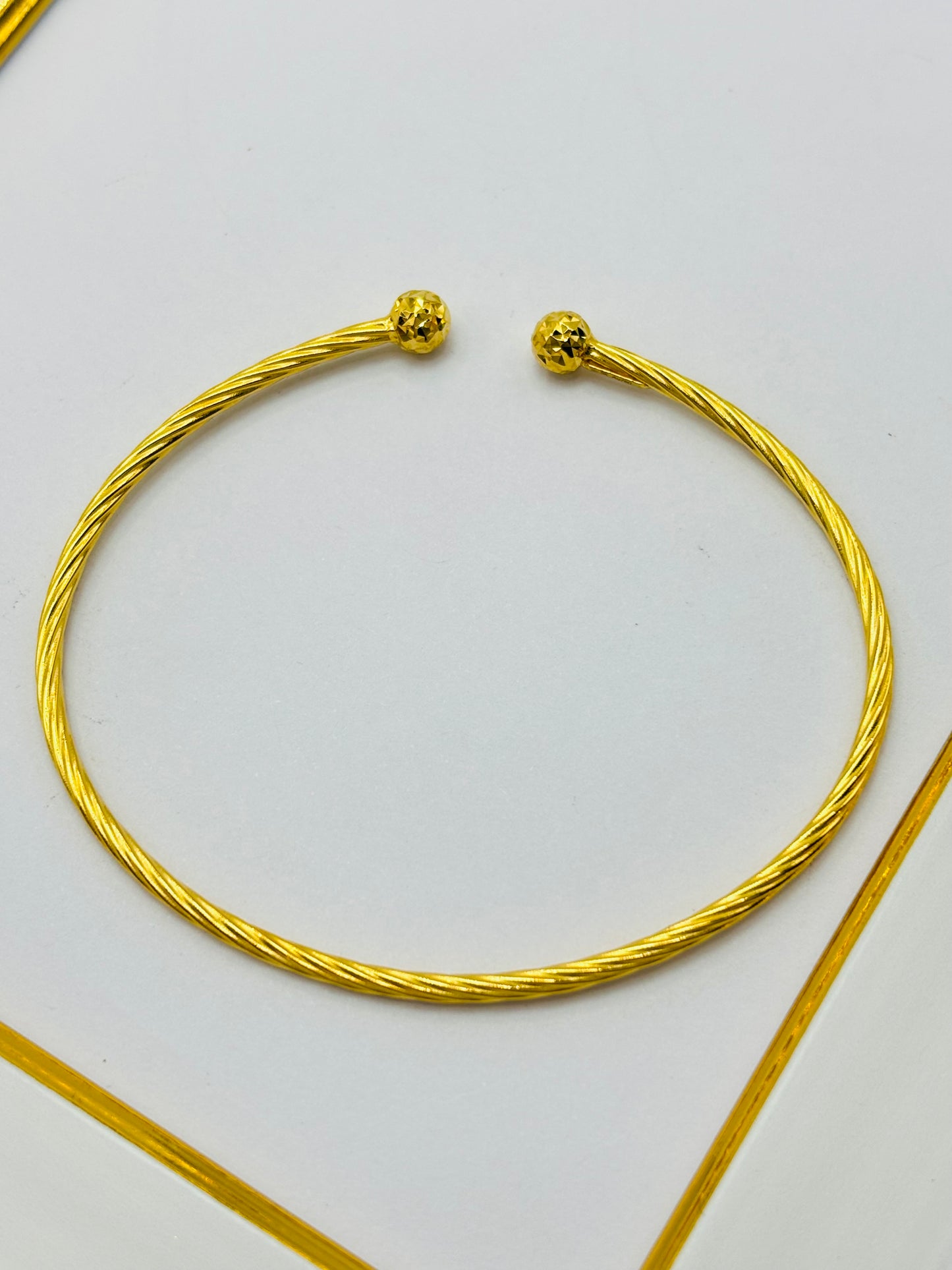 18K Gold Twisted Ball Bangle