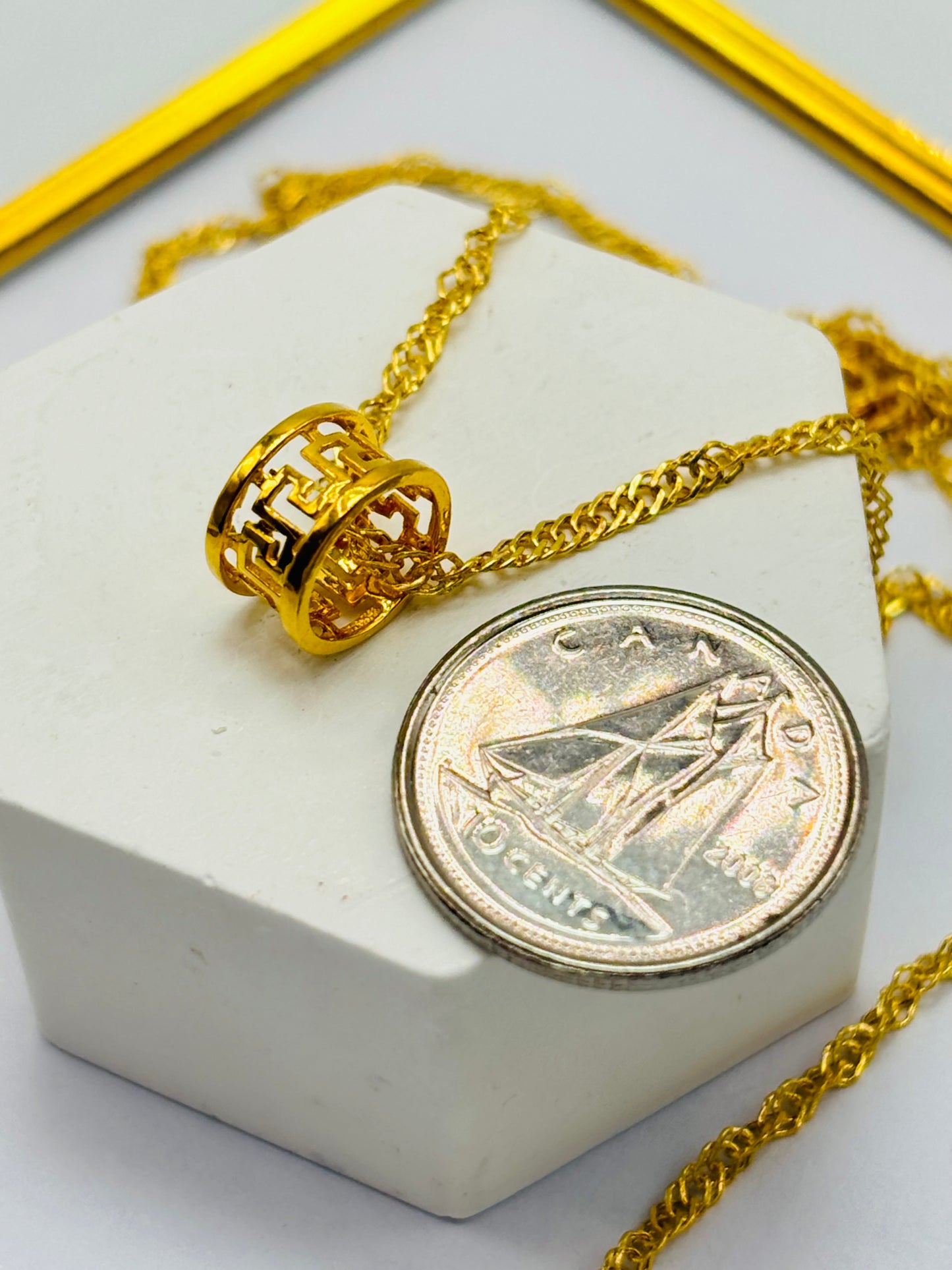 18K Gold Solid Barrel Necklace