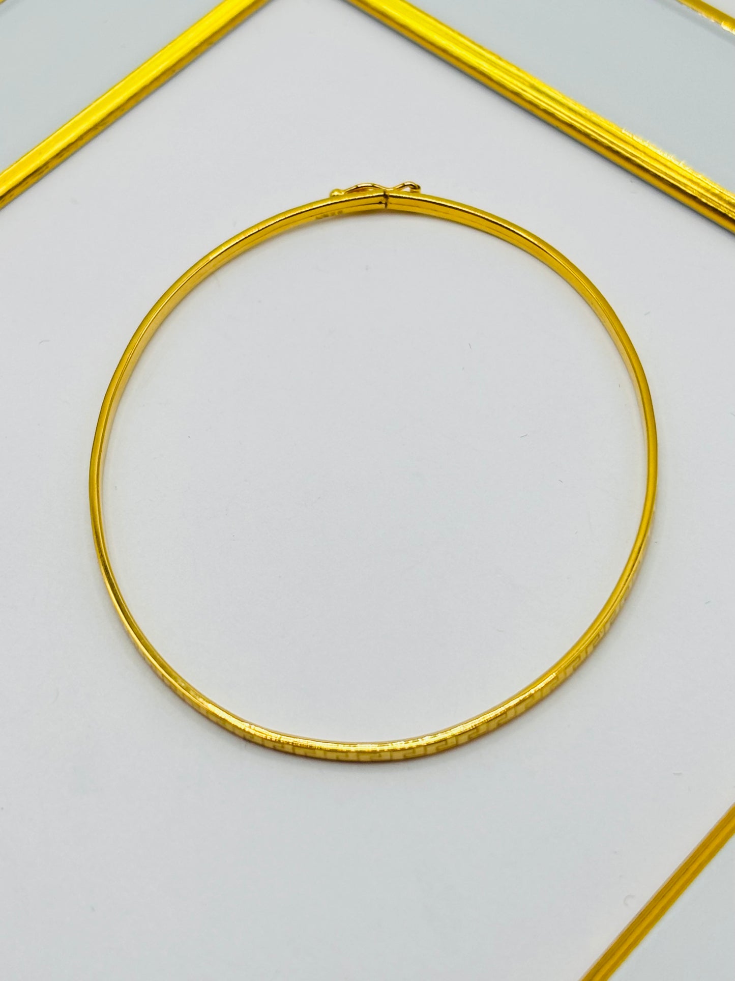 18K Gold F Slim Bangle