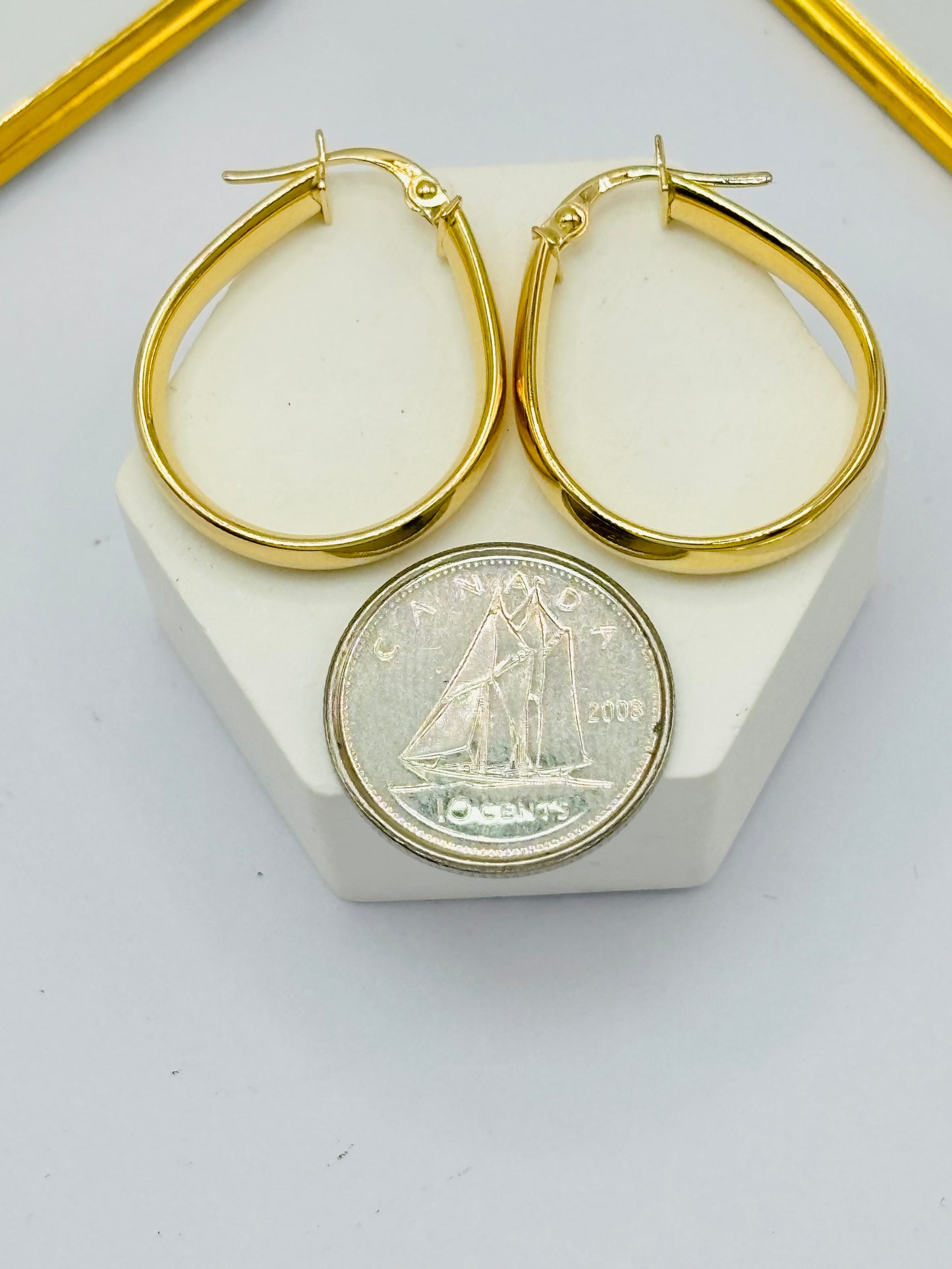 18K Gold Plain Oval Loop Earrings