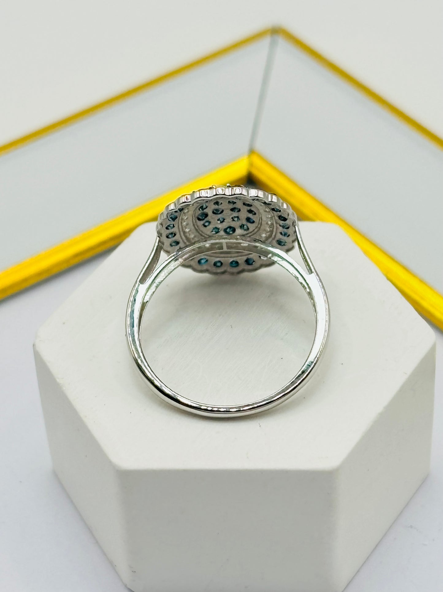 K18 Japan Gold Rare Blue and White Natural Diamond Ring 1.00 carat