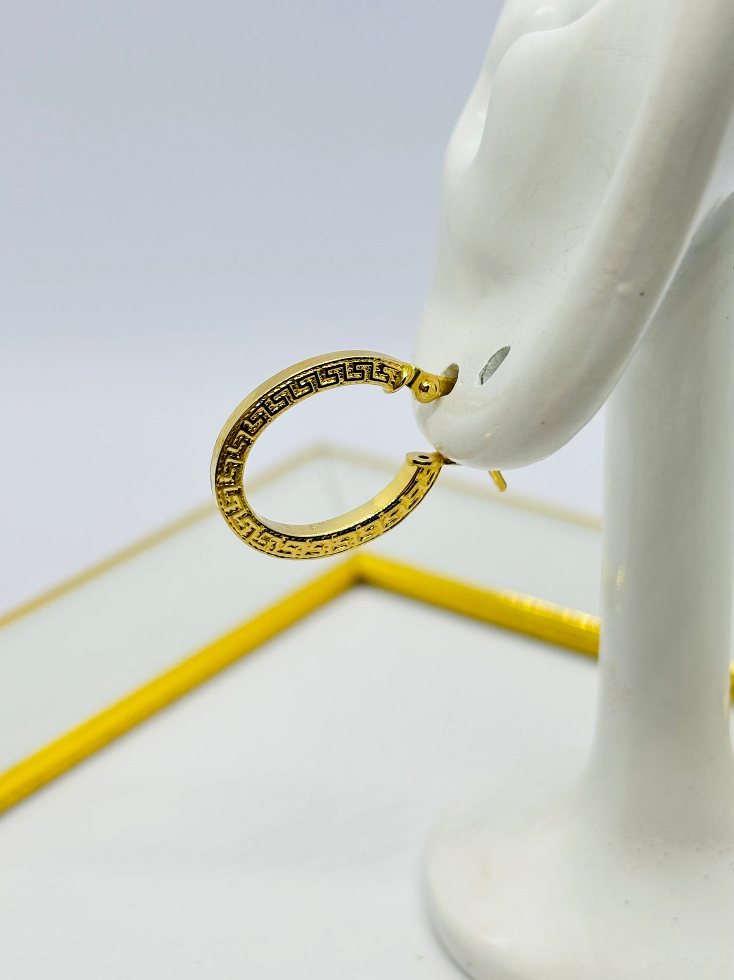 18K Gold Oval Loop Earrings
