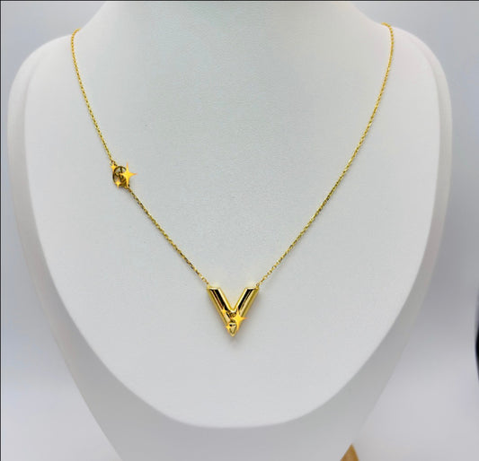 K18 Japan Gold V Necklace
