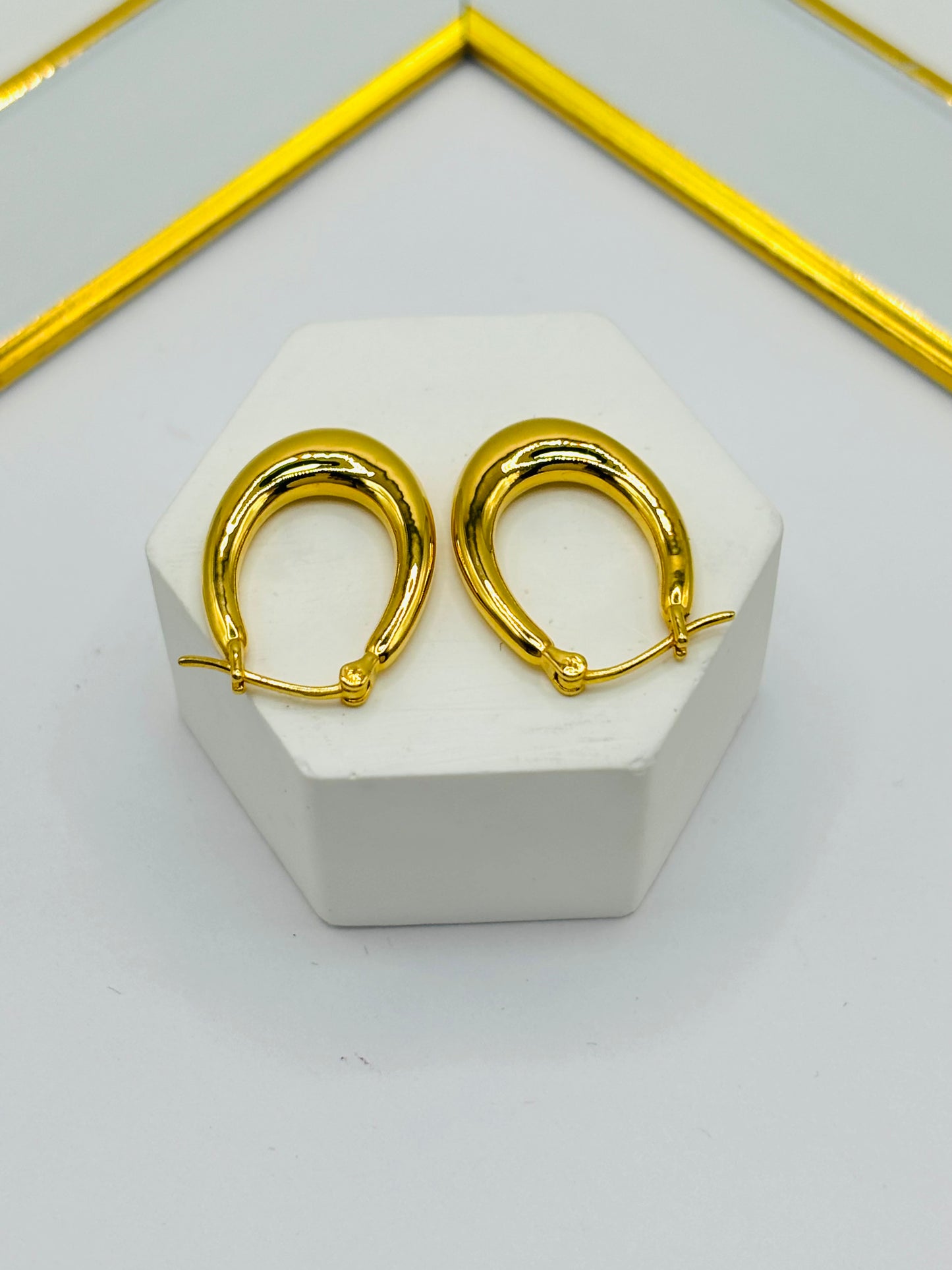 18K Gold Plain Oval Loop Earrings (Electroform)