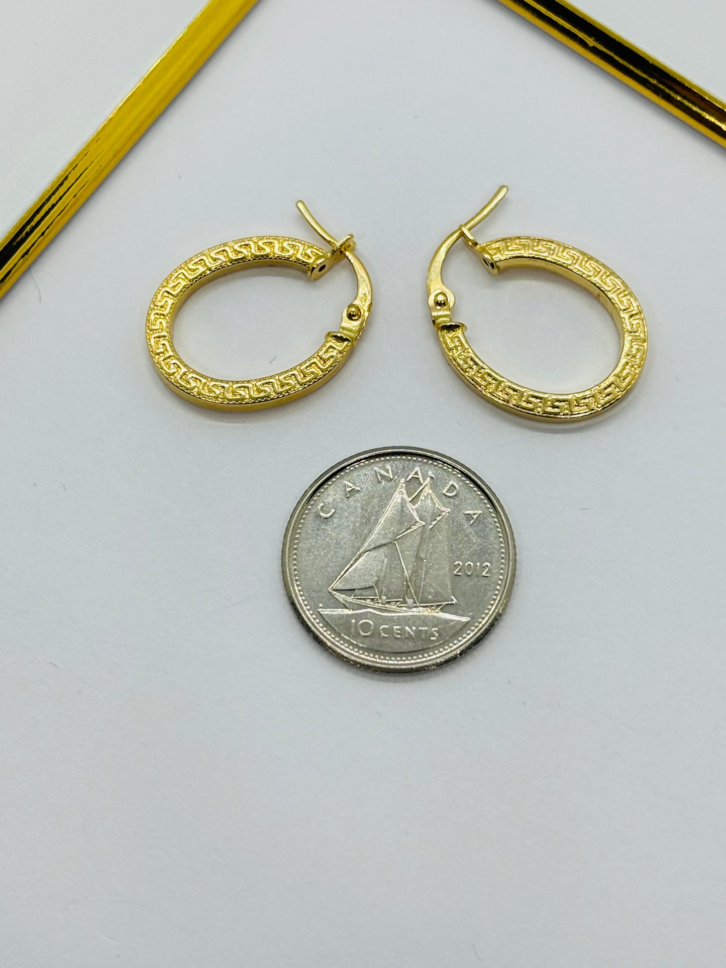 18K Gold Oval Loop Earrings