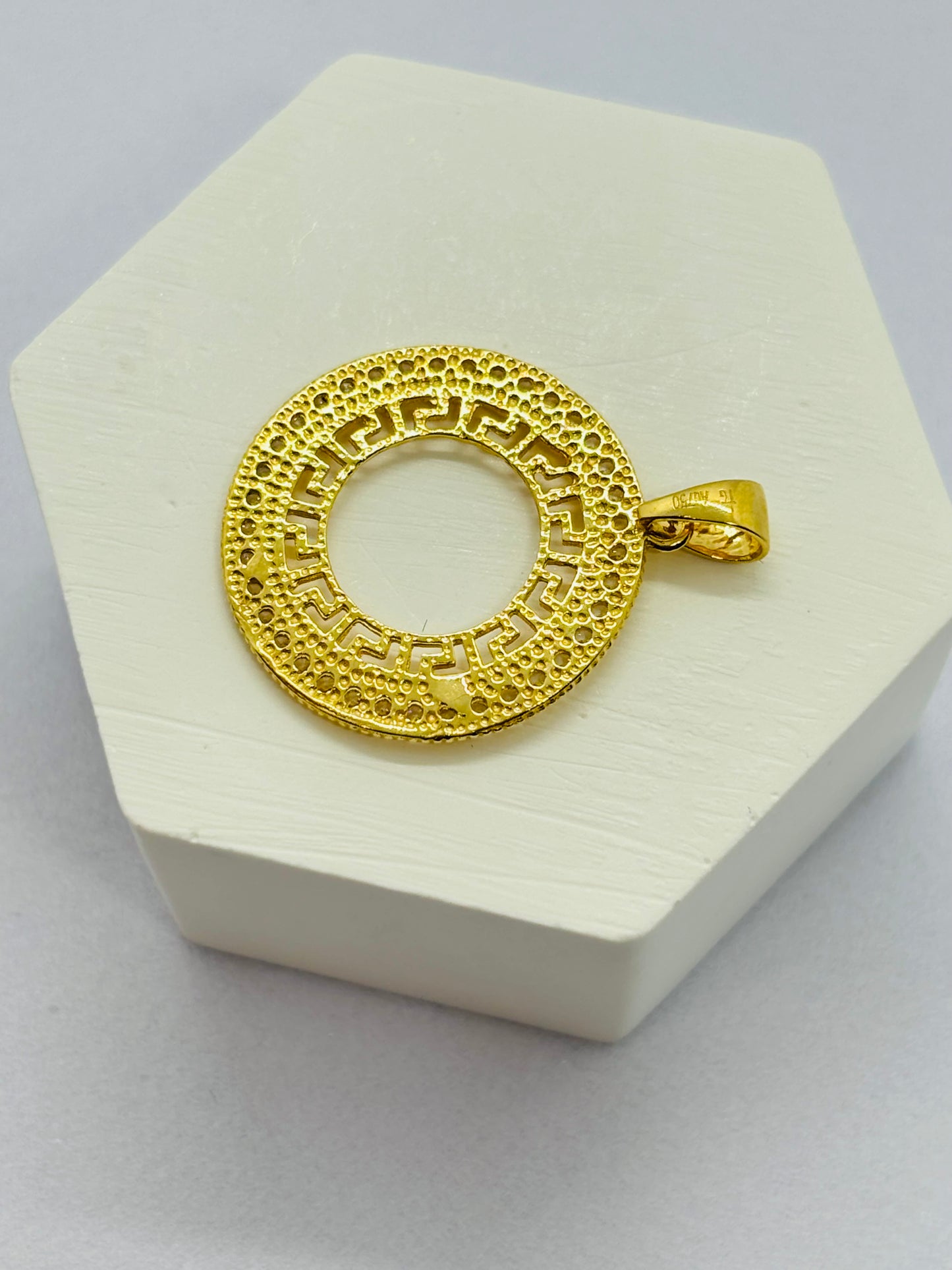18K Gold Circle Pendant with Stone
