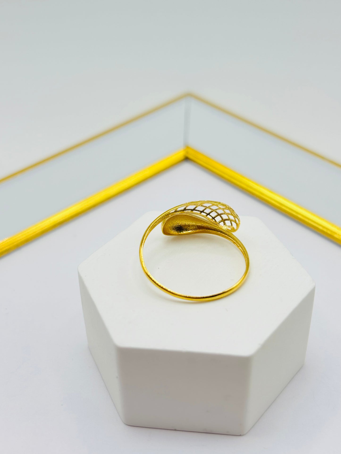 18K Gold Teardrop Ring