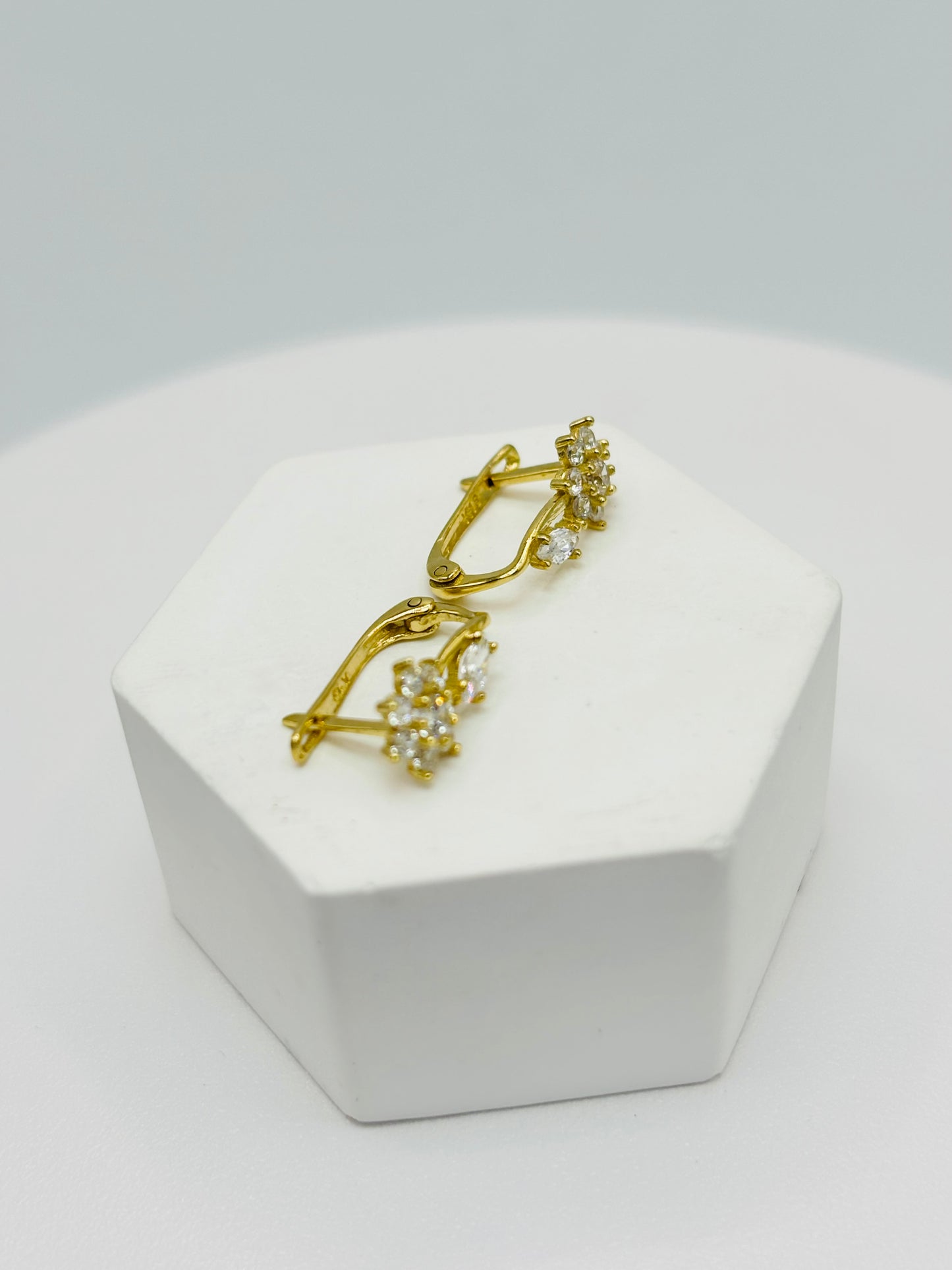 K18 Japan Gold Clip Flower Earrings