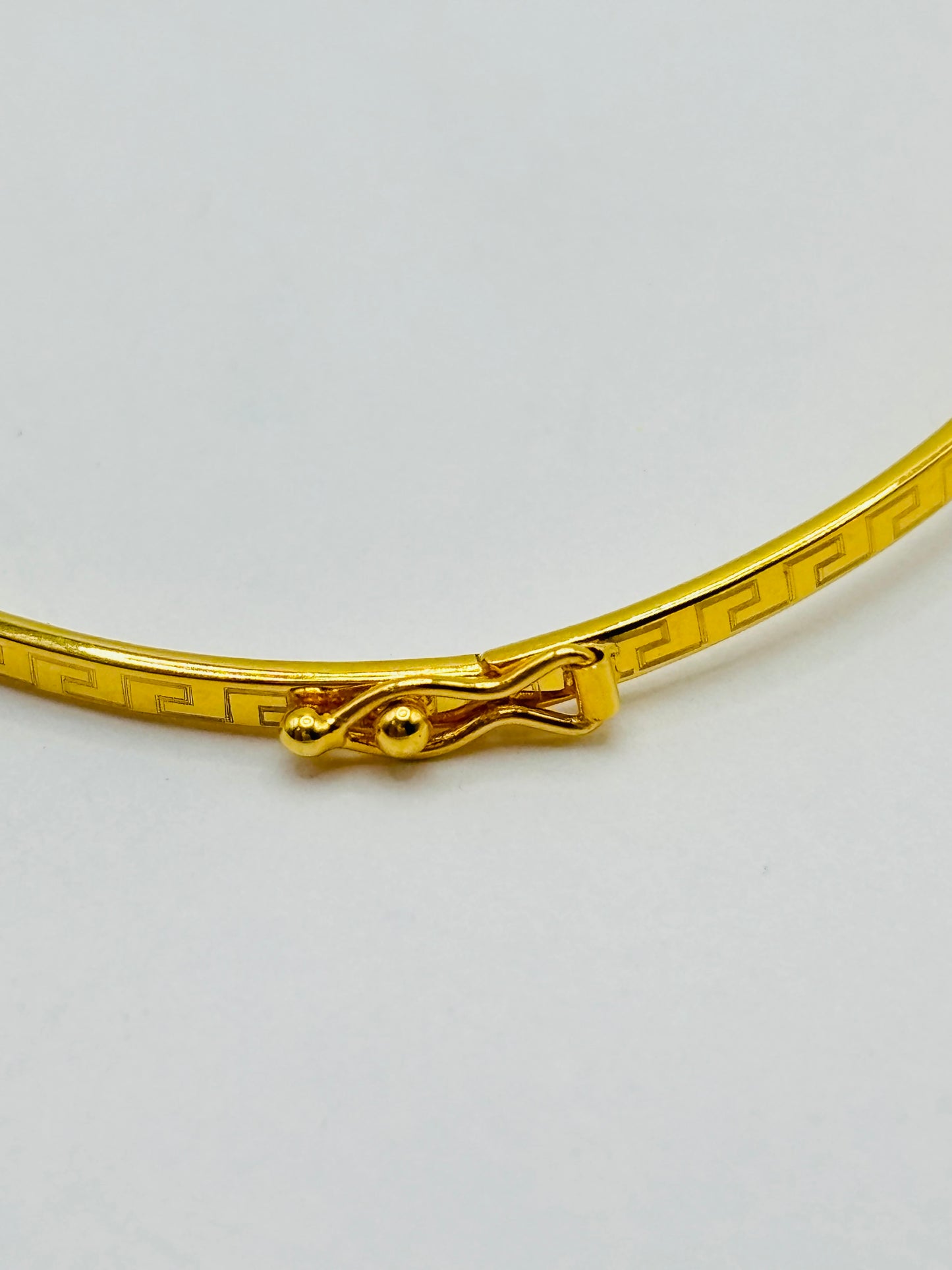 18K Gold F Slim Bangle
