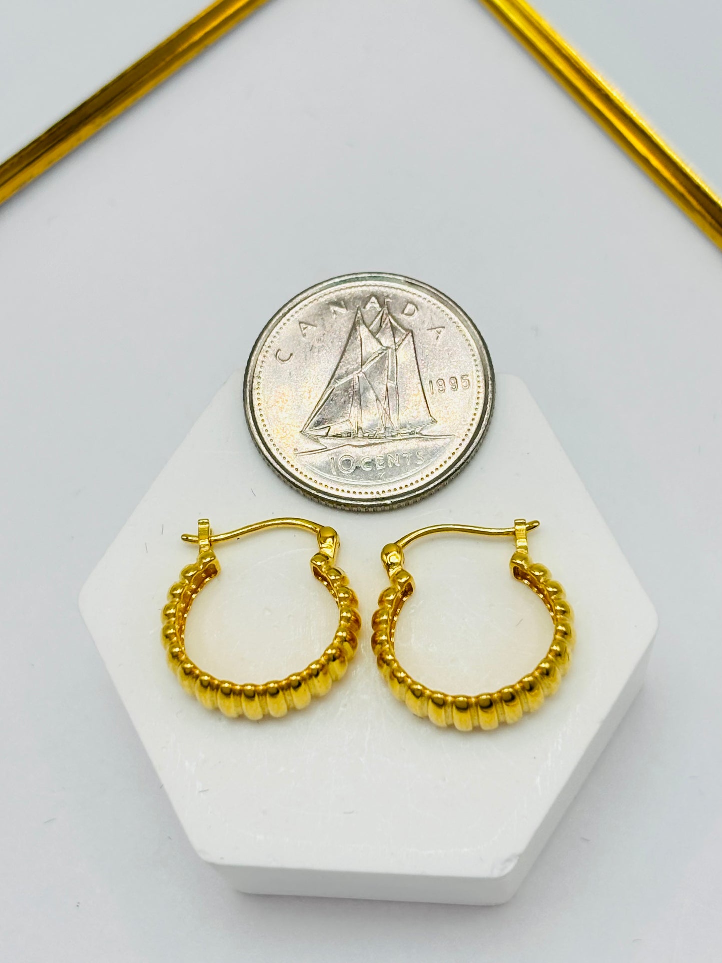 18K Gold Ribbed Loop Earrings