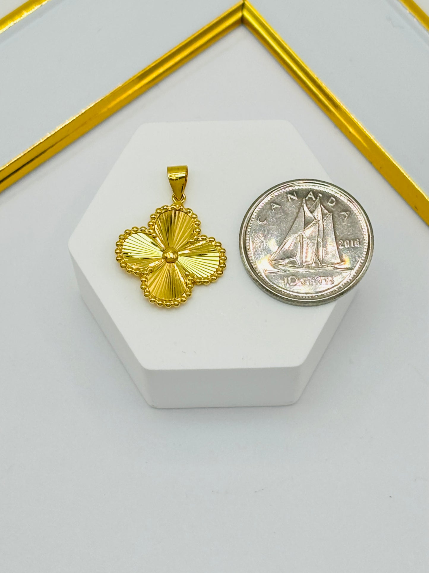 18K Gold Clover Pendant