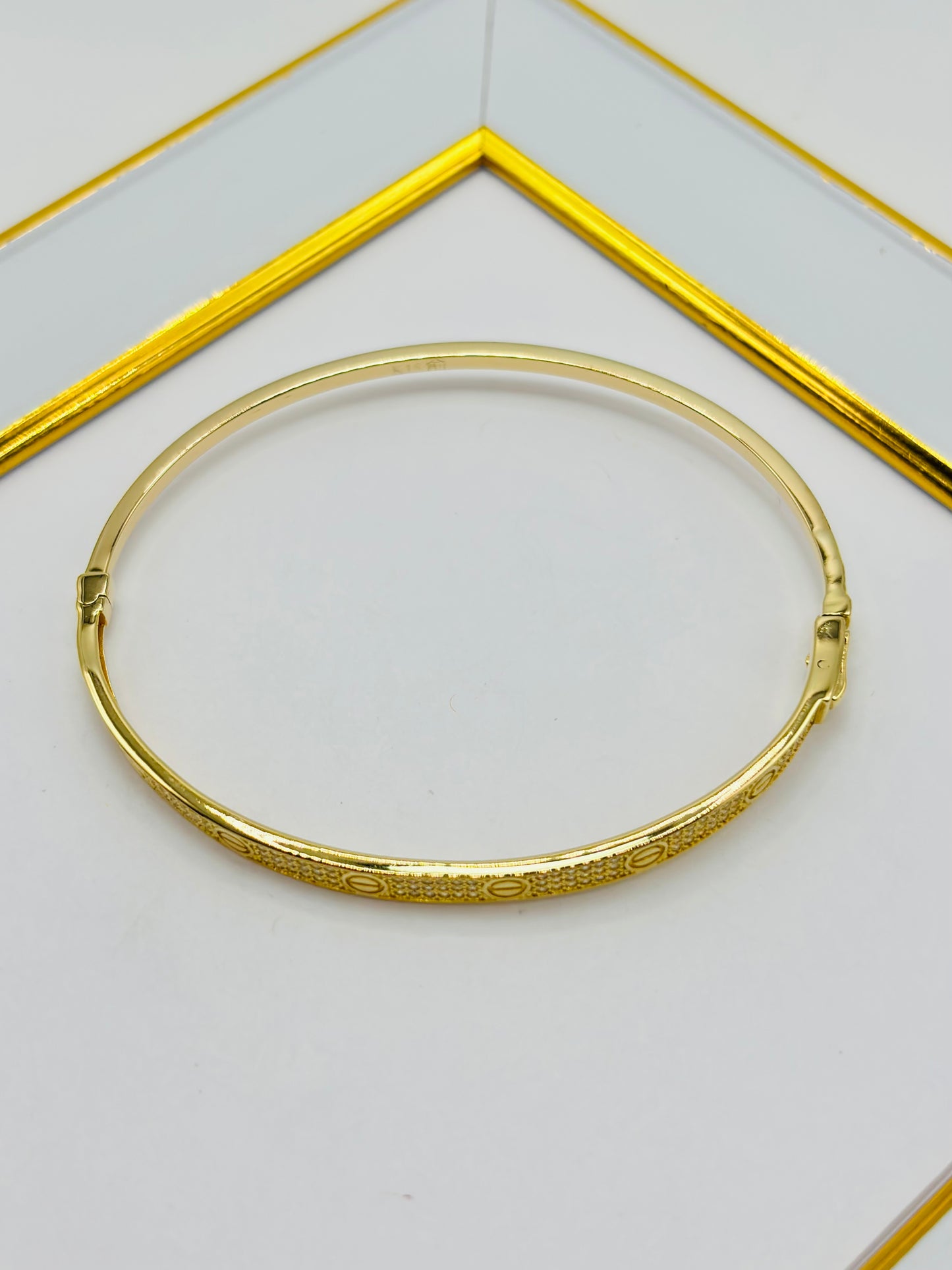 K18 Japan Gold Love Bangle with Stone Clip Type