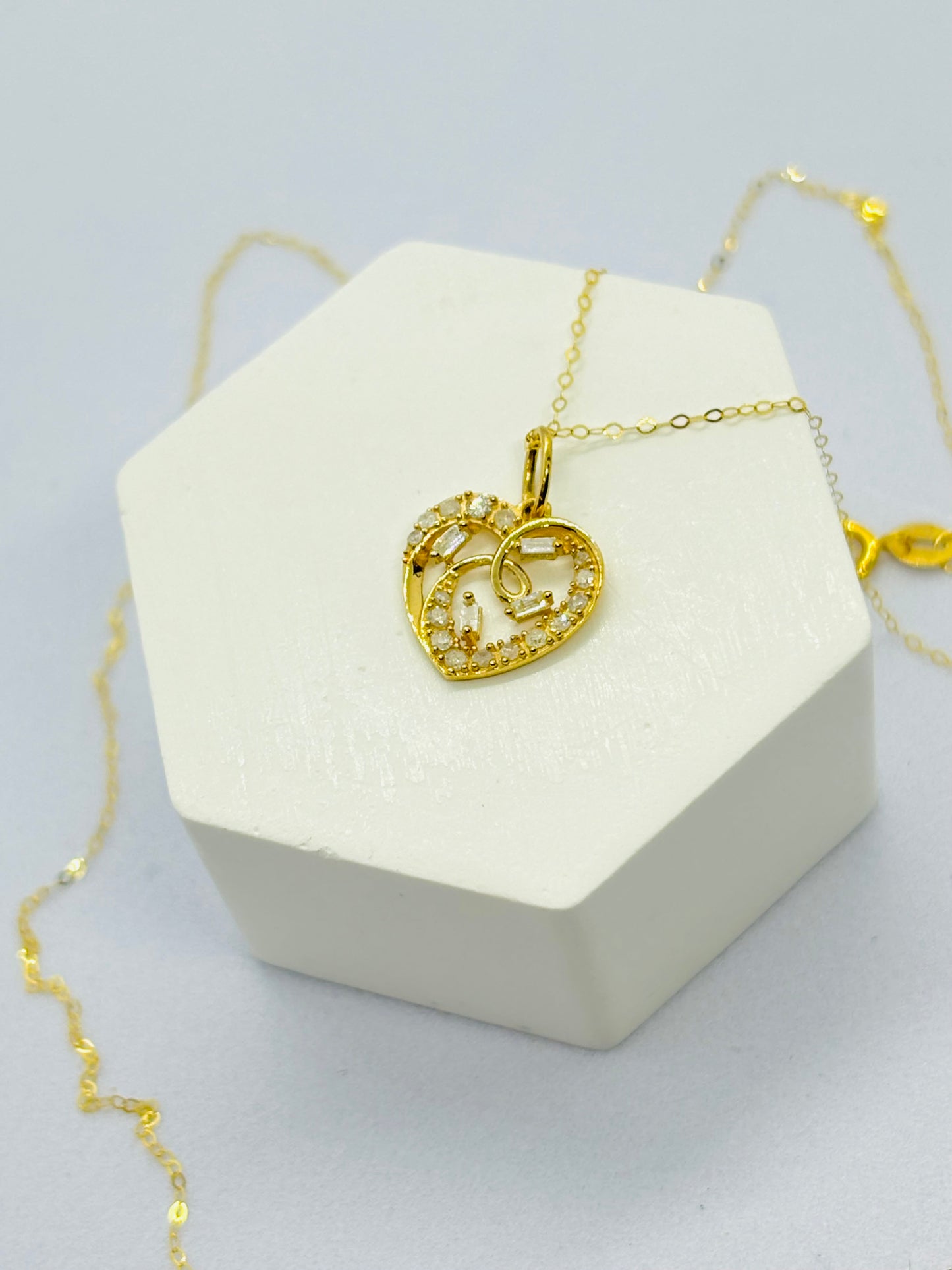 K18 Japan Heart Pendant 0.15 carat Natural Diamond with 18K Gold FREE Chain Set